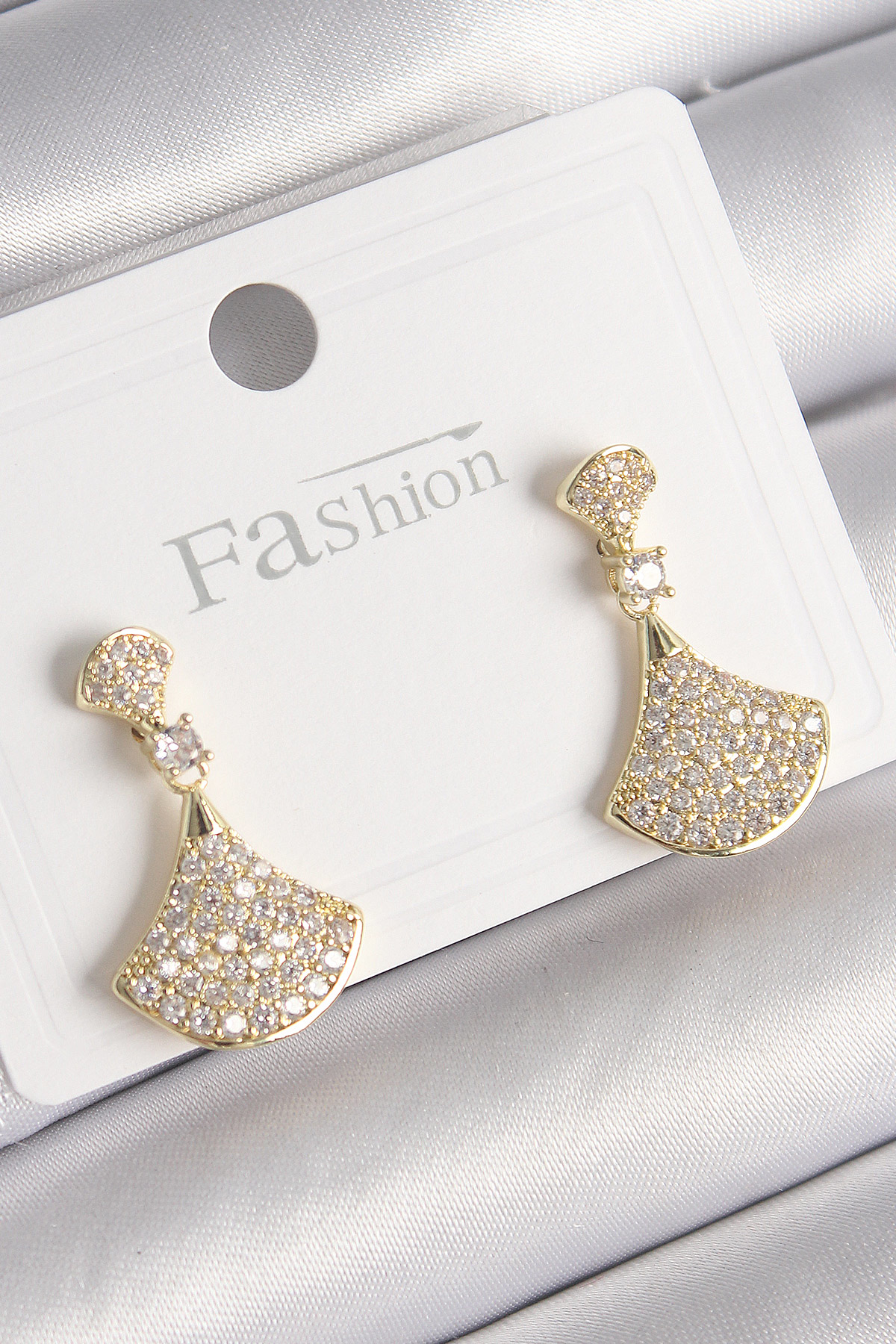 Pirinç Gold Renk Zirkon Taşlı Motif Model Kadın Küpe - TJ-BKP9778