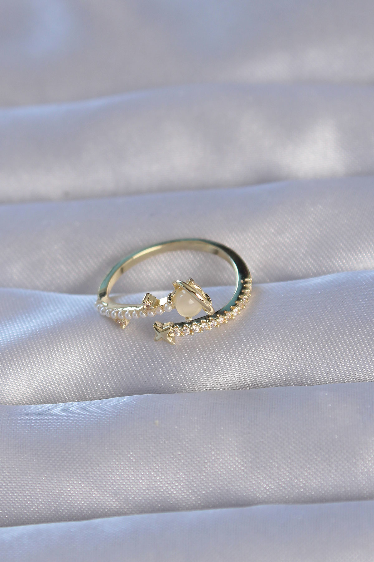 Pirinç Gold Renk Zirkon Taşlı İncili Satürn Model Ayarlanabilir Y