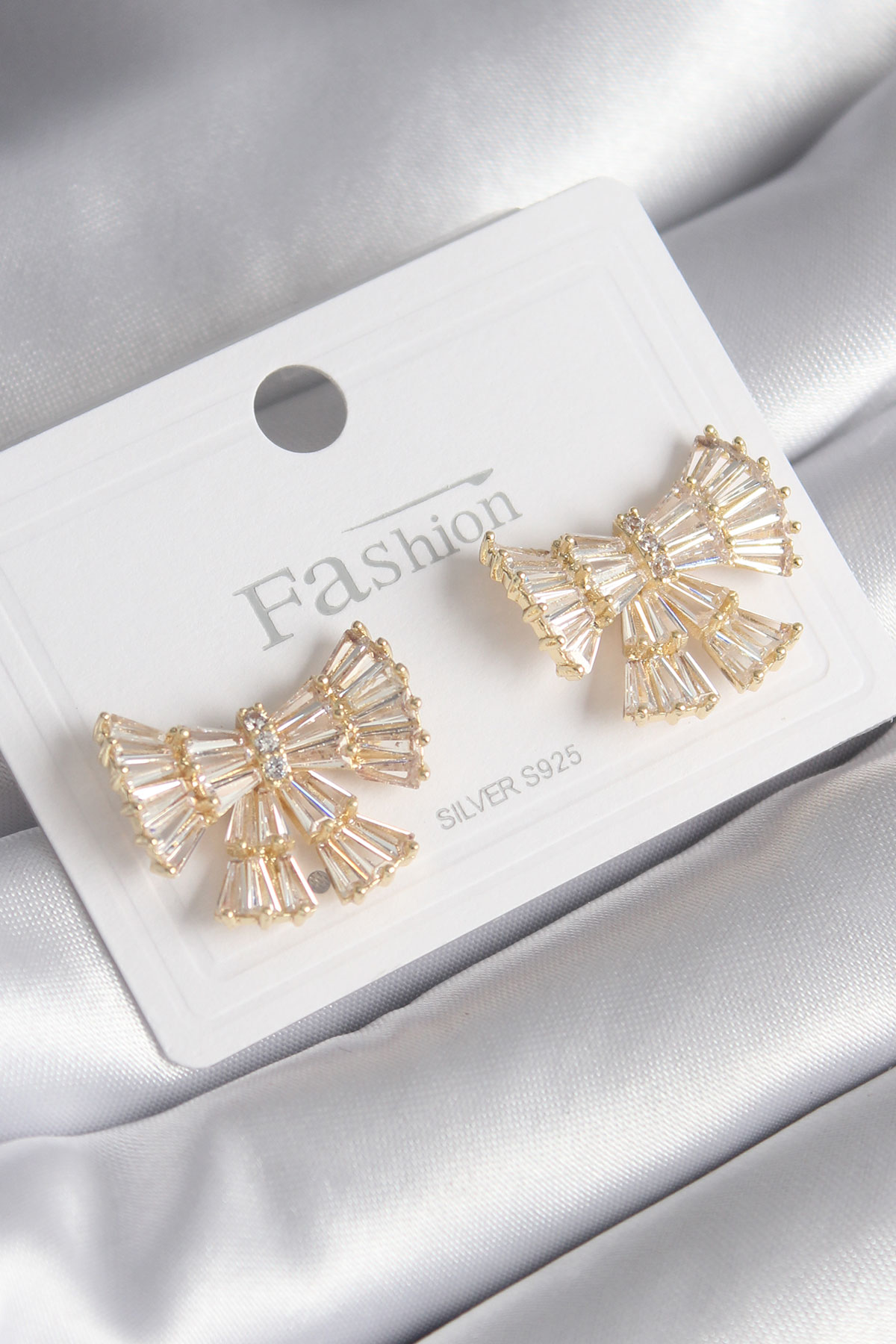 Pirinç Gold Renk Zirkon Taşlı Kurdele Model Kadın Küpe SL7260