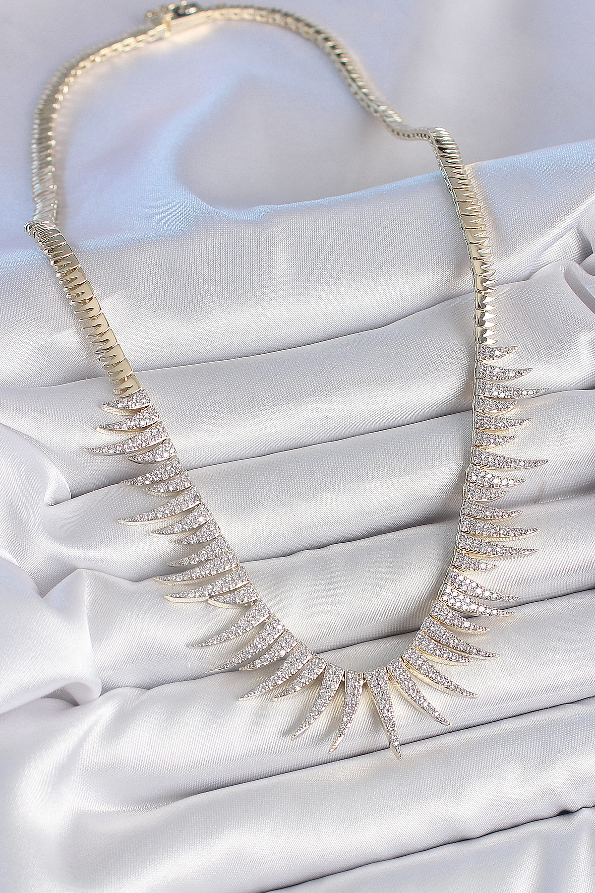 Pirinç Gold Renk Zirkon Taşlı Sivri Model VIP Seri Kadın Kolye -