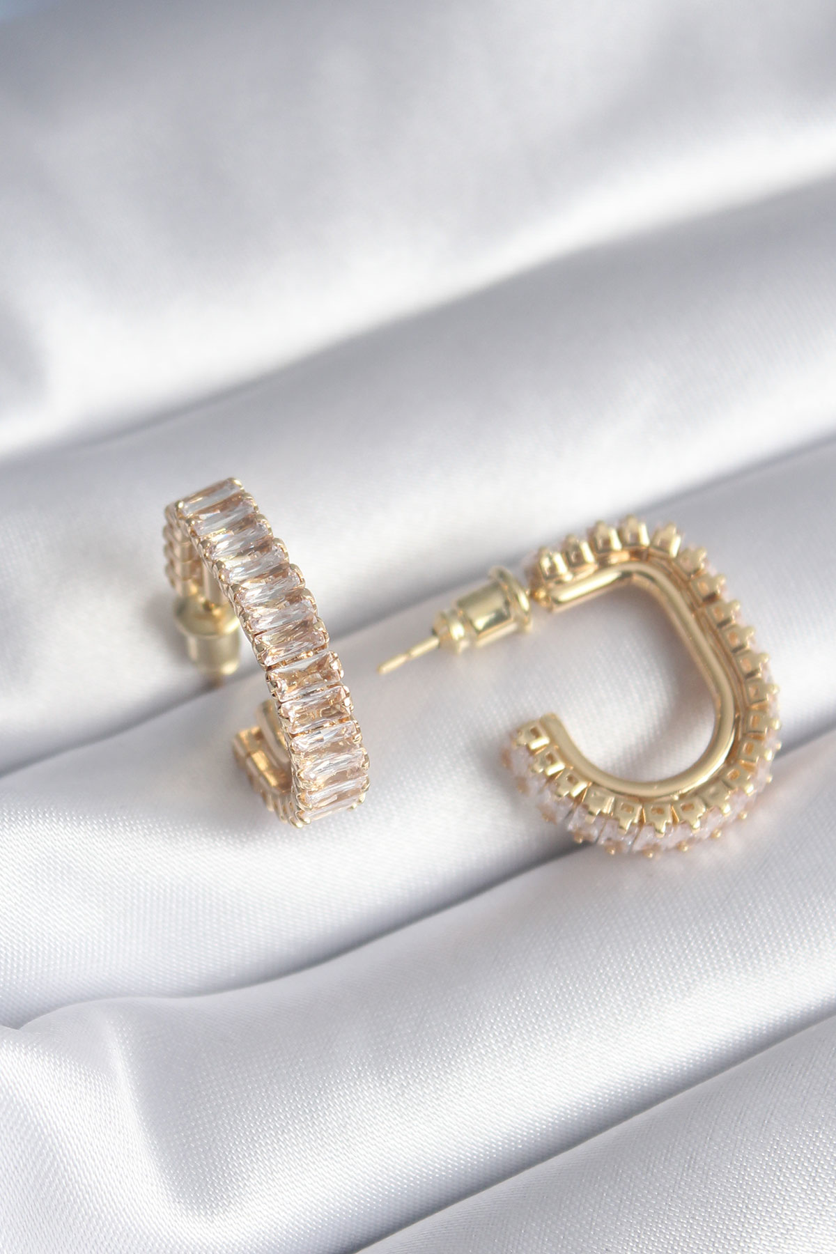 Stillove Pirinç Gold Renk Zirkon Taşlı Kadın Küpe Sl7095