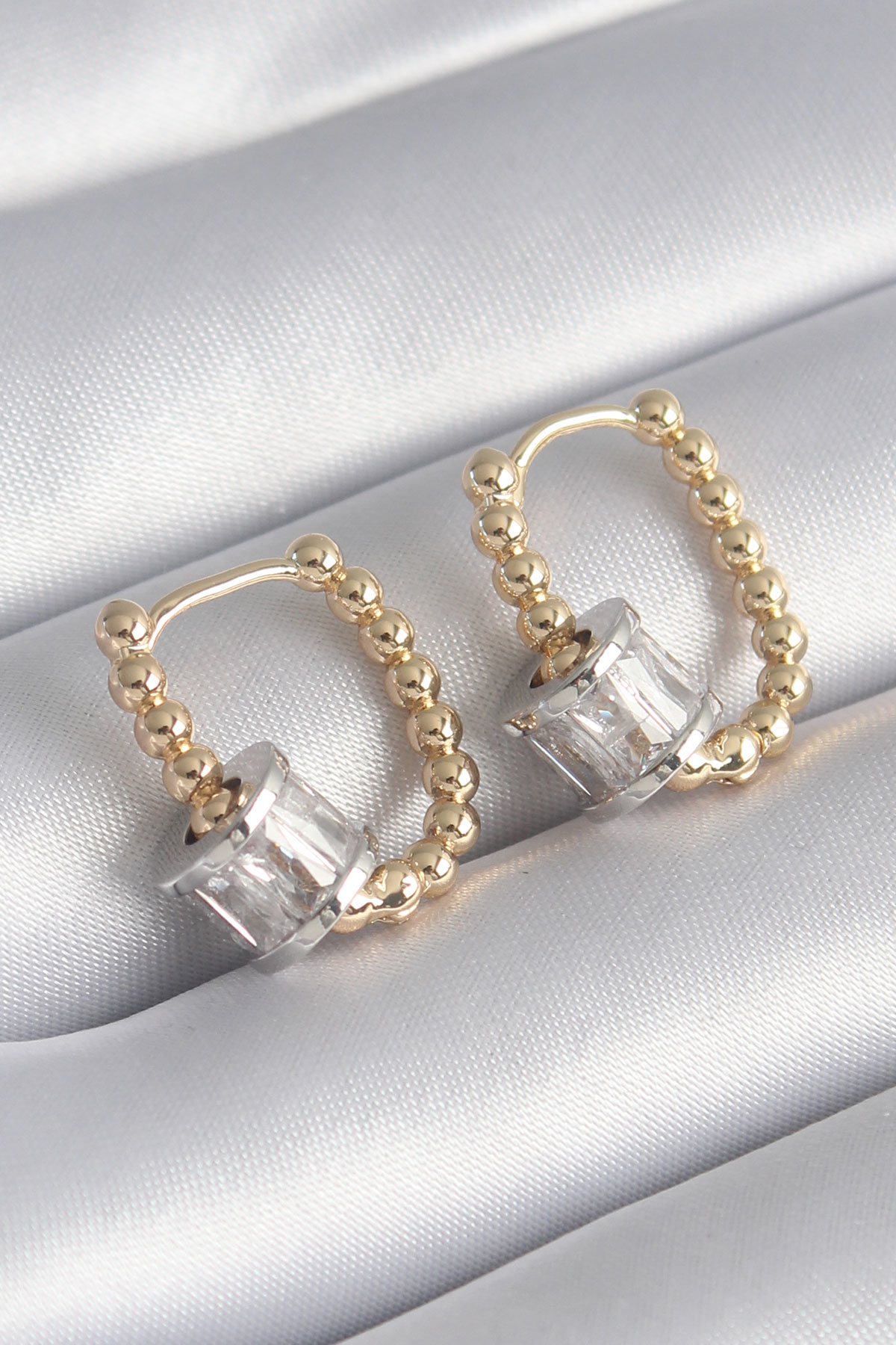 Pirinç Gold Renk Top Model Gümüş Renk Zirkon Taşlı Kadın Küpe - T