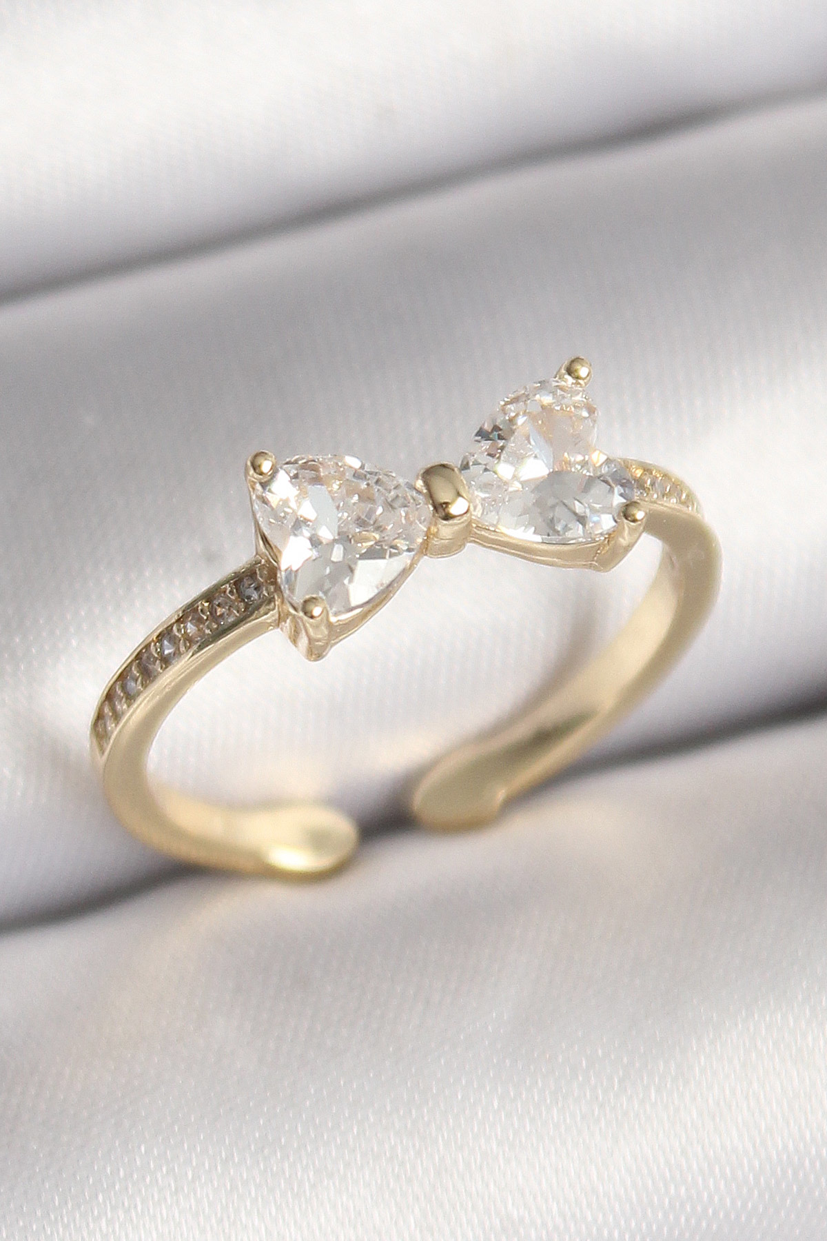 Stillove Pirinç Gold Renk Zirkon Taşlı Kalp Fiyonk Model Kadın Yüzük Sl104