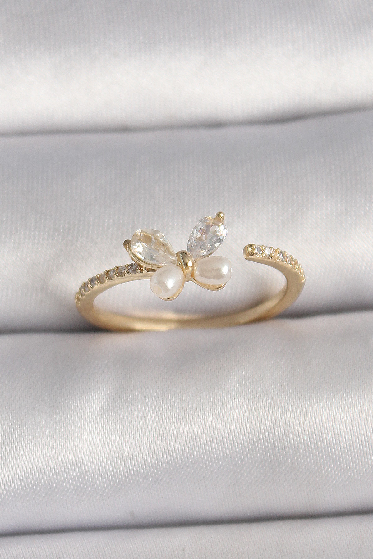 Pirinç Gold Renk Zirkon Taşlı Kelebek Mode İnci Detay Ayarlanabil