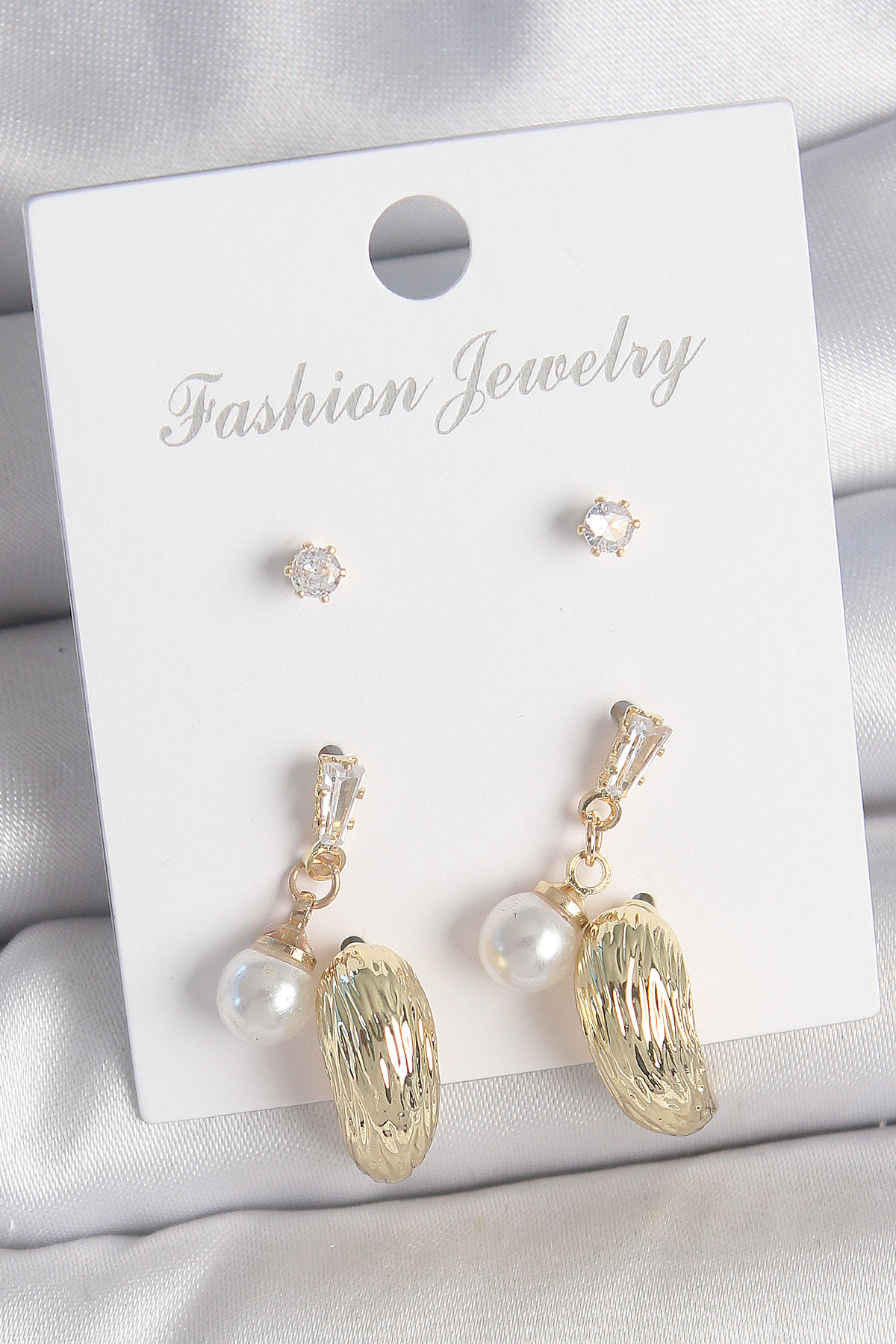 Stillove Pirinç Gold Renk Zirkon Taşlı İncili Sallantılı İşlemeli Damla Mo