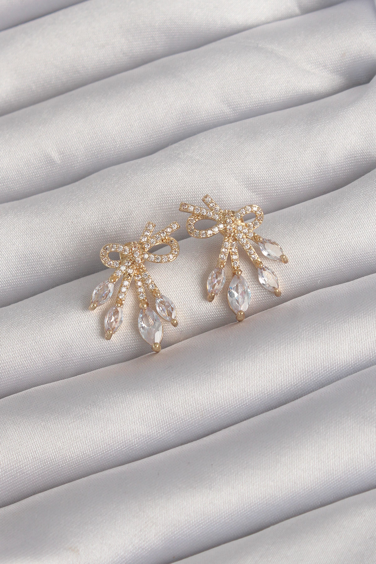 Pirinç Gold Renk Zirkon Taşlı Fiyonk Küpe SL8395