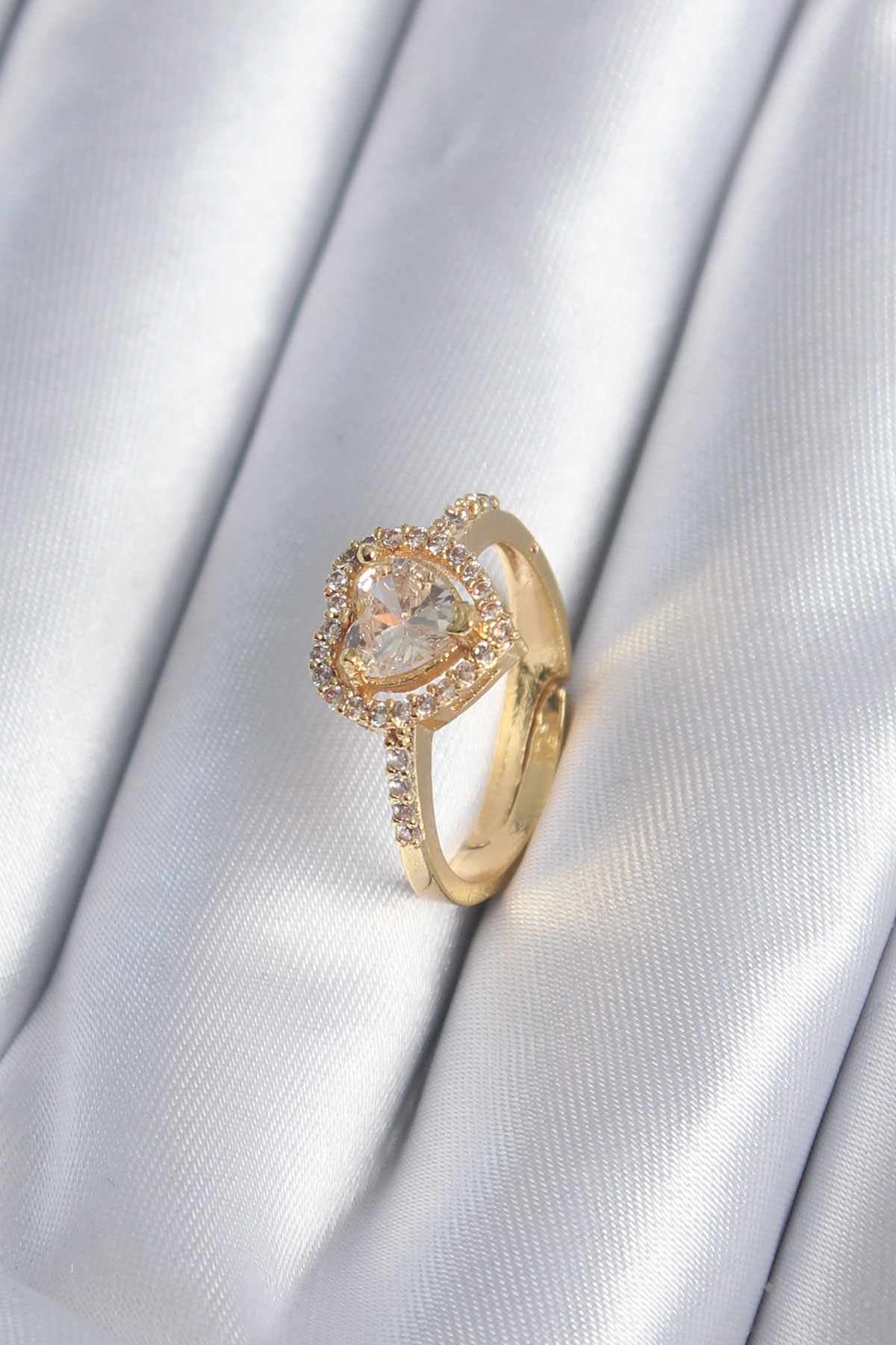 Pirinç Gold Renk Zirkon Taşlı Kalp Charm Model Kadın Yüzük - TJ-B