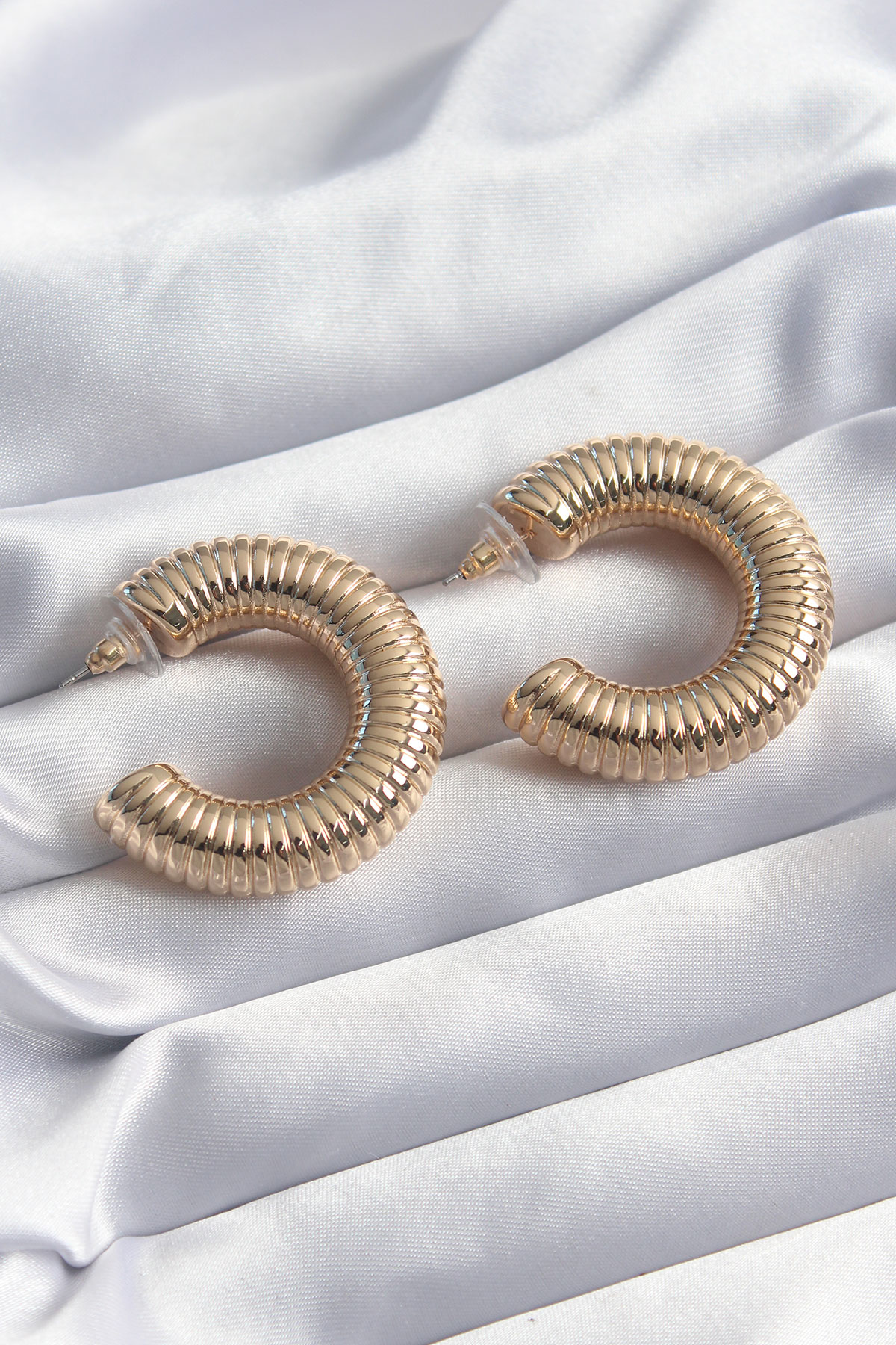 Pirinç Gold Renk İşleme Detay Halka Model Kadın Küpe SL6860