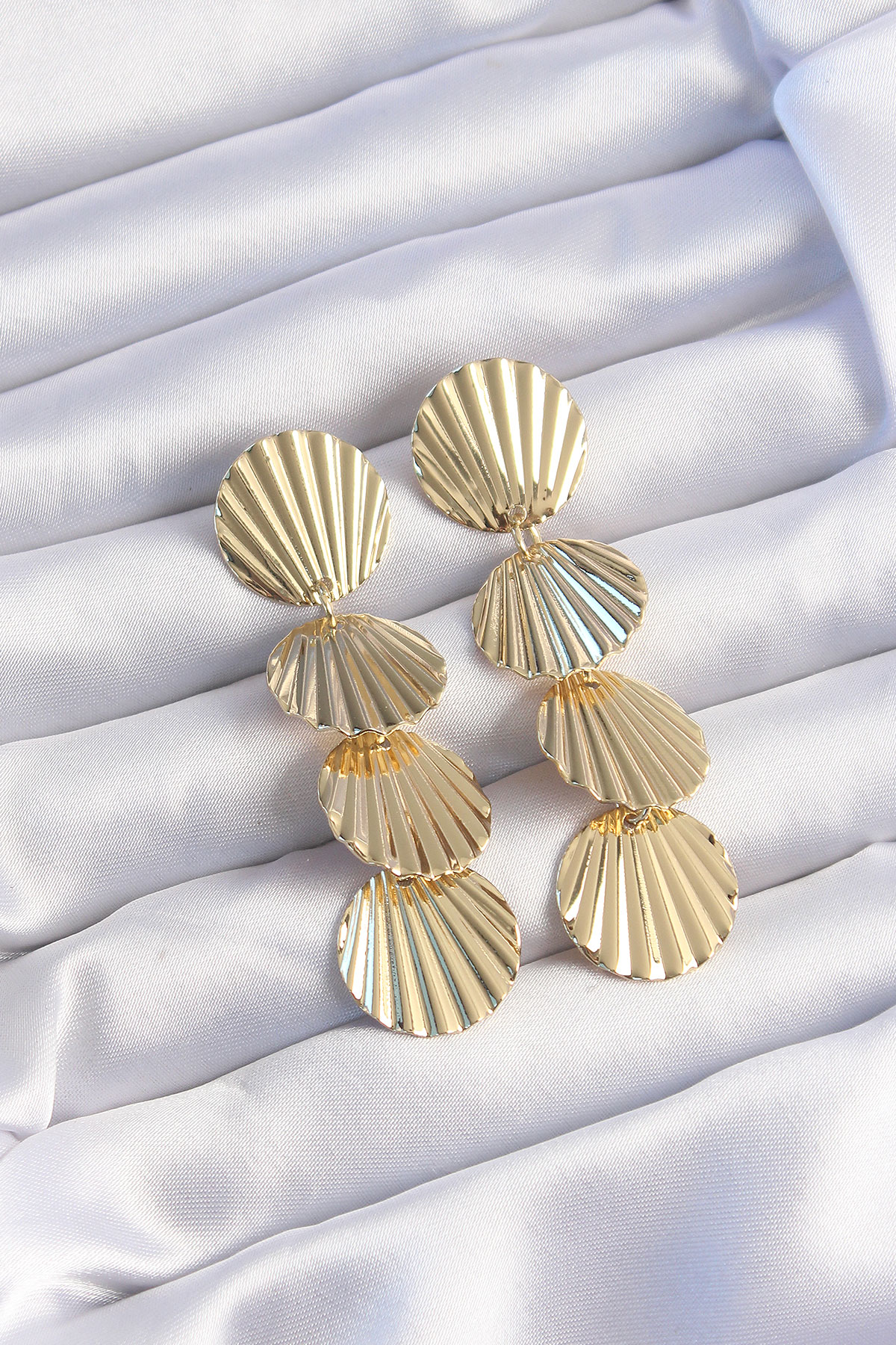 Pirinç Gold Renk Deniz Kabuğu Model Sallantılı Küpe SL8336