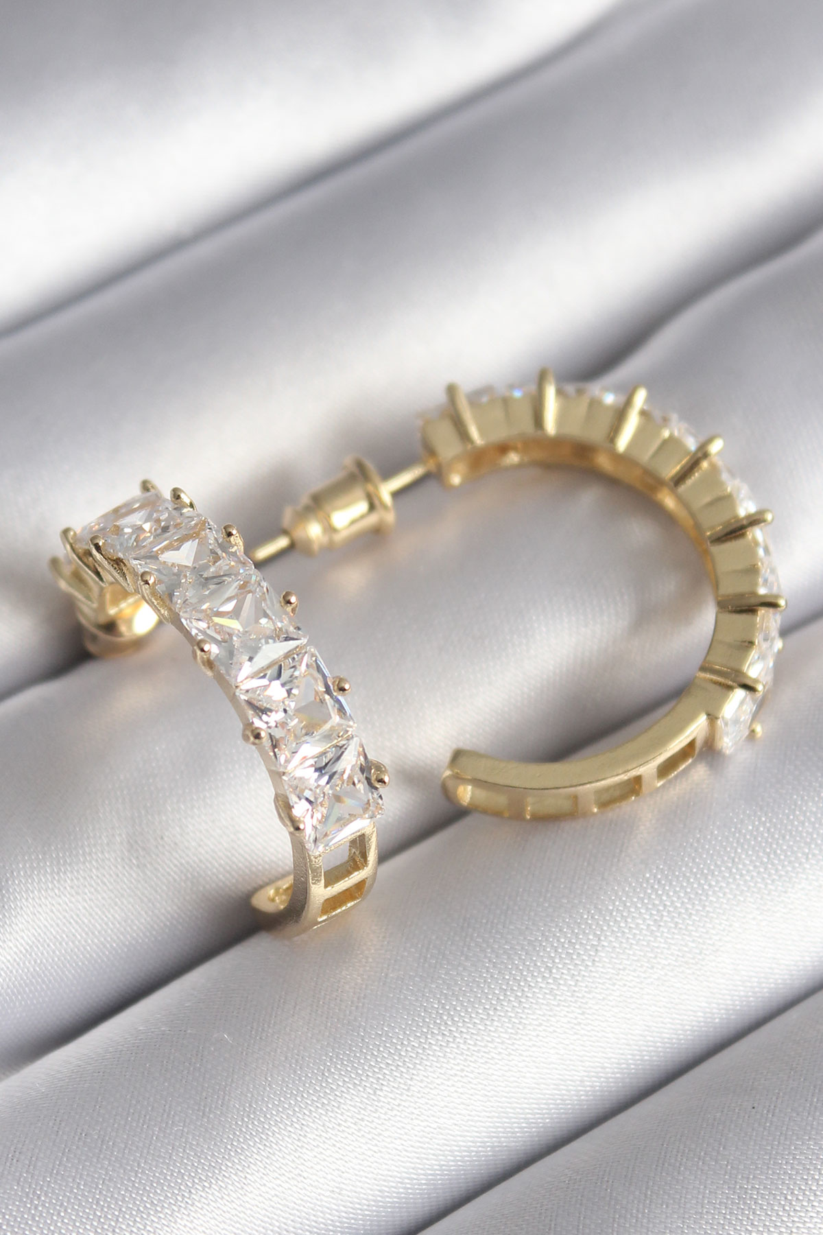 Pirinç Gold Renk Zirkon Taşlı Halka Model Kadın Küpe SL7266