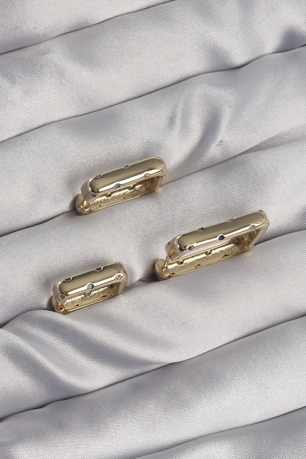 Pirinç Gold Renk Renkli Zirkon Taşlı Kare Model Küpe Seti - TJ-BK