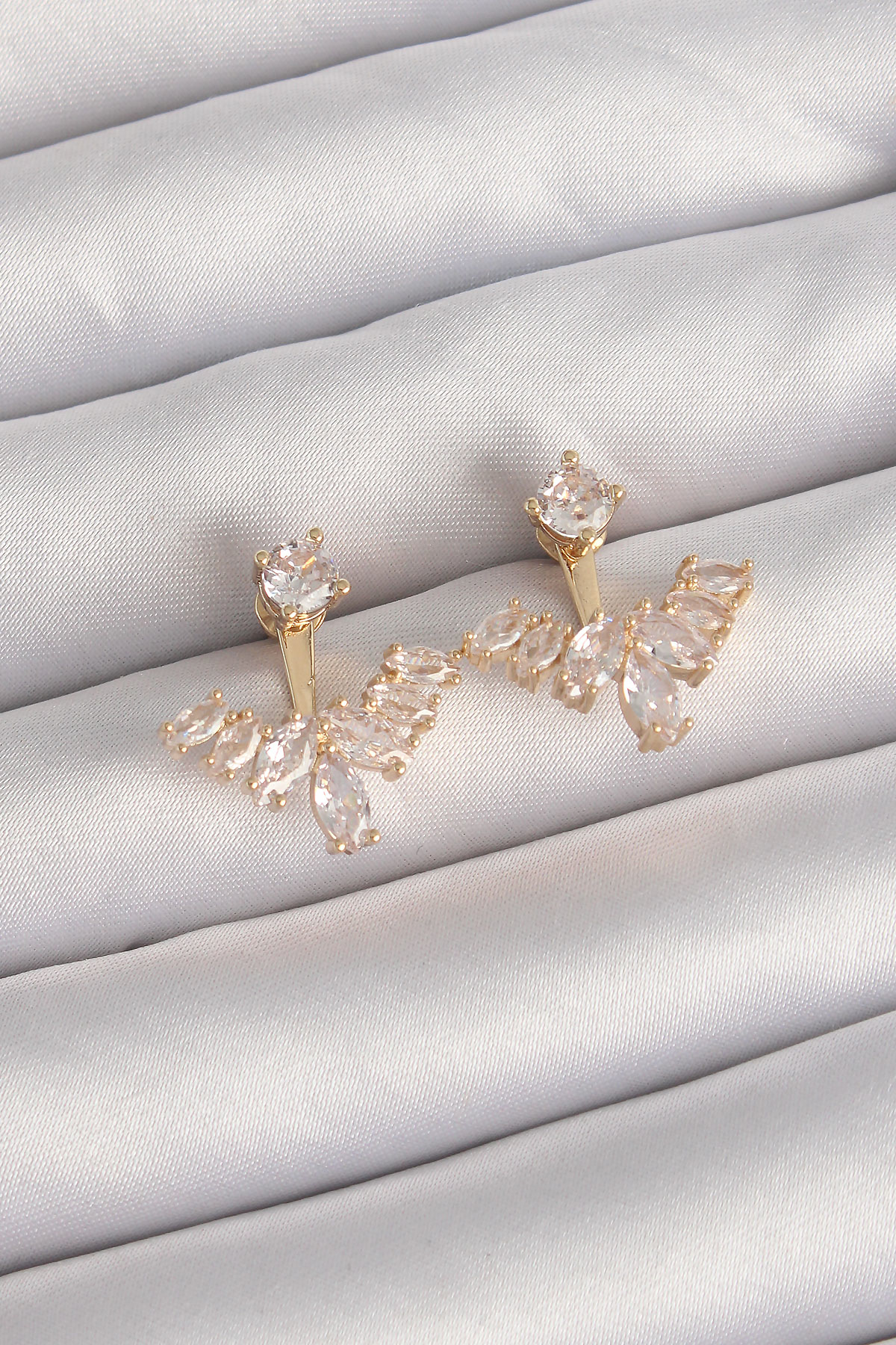 Pirinç Gold Renk Zirkon Taşlı V Model Küpe SL8393