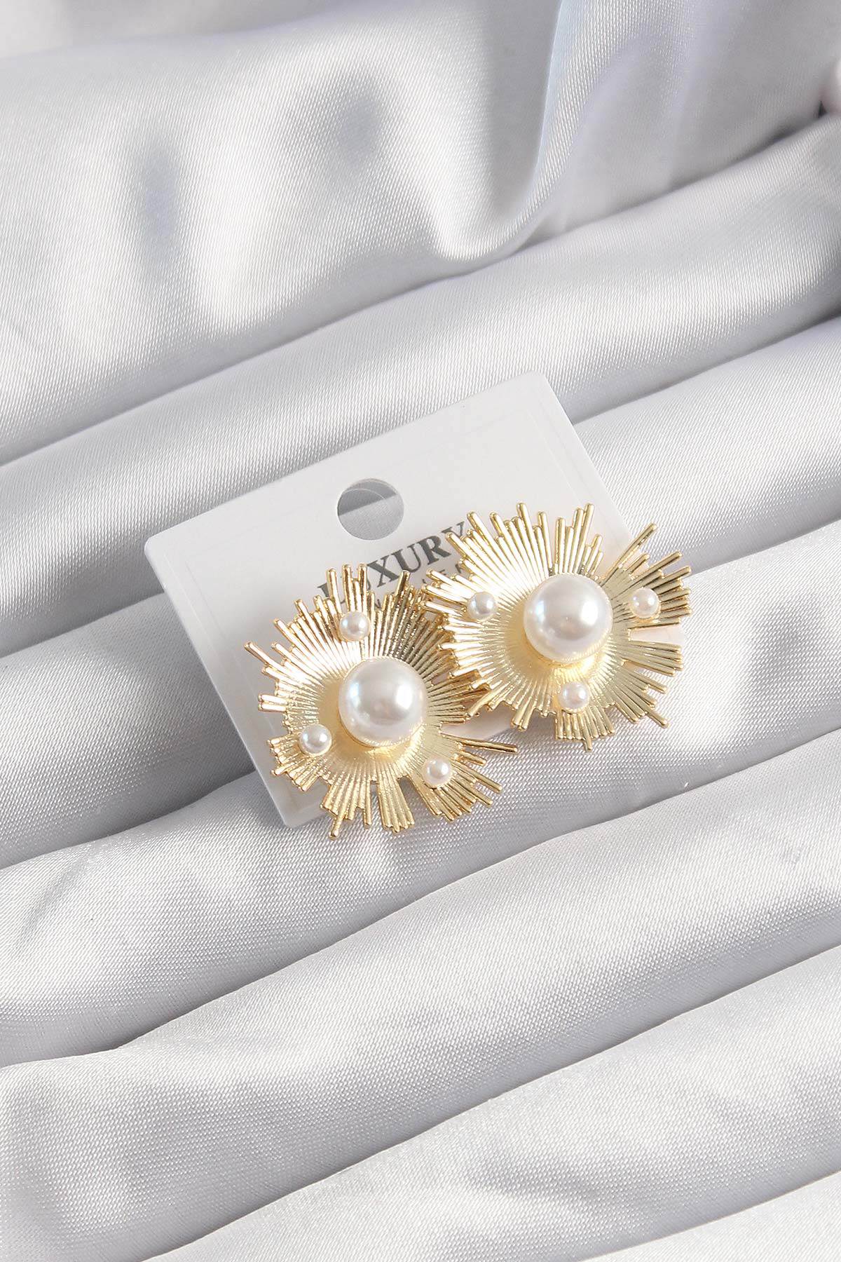 Pirinç Gold Renk Zirkon Taşlı Parlayan İnci Taneleri Küpe SL8834
