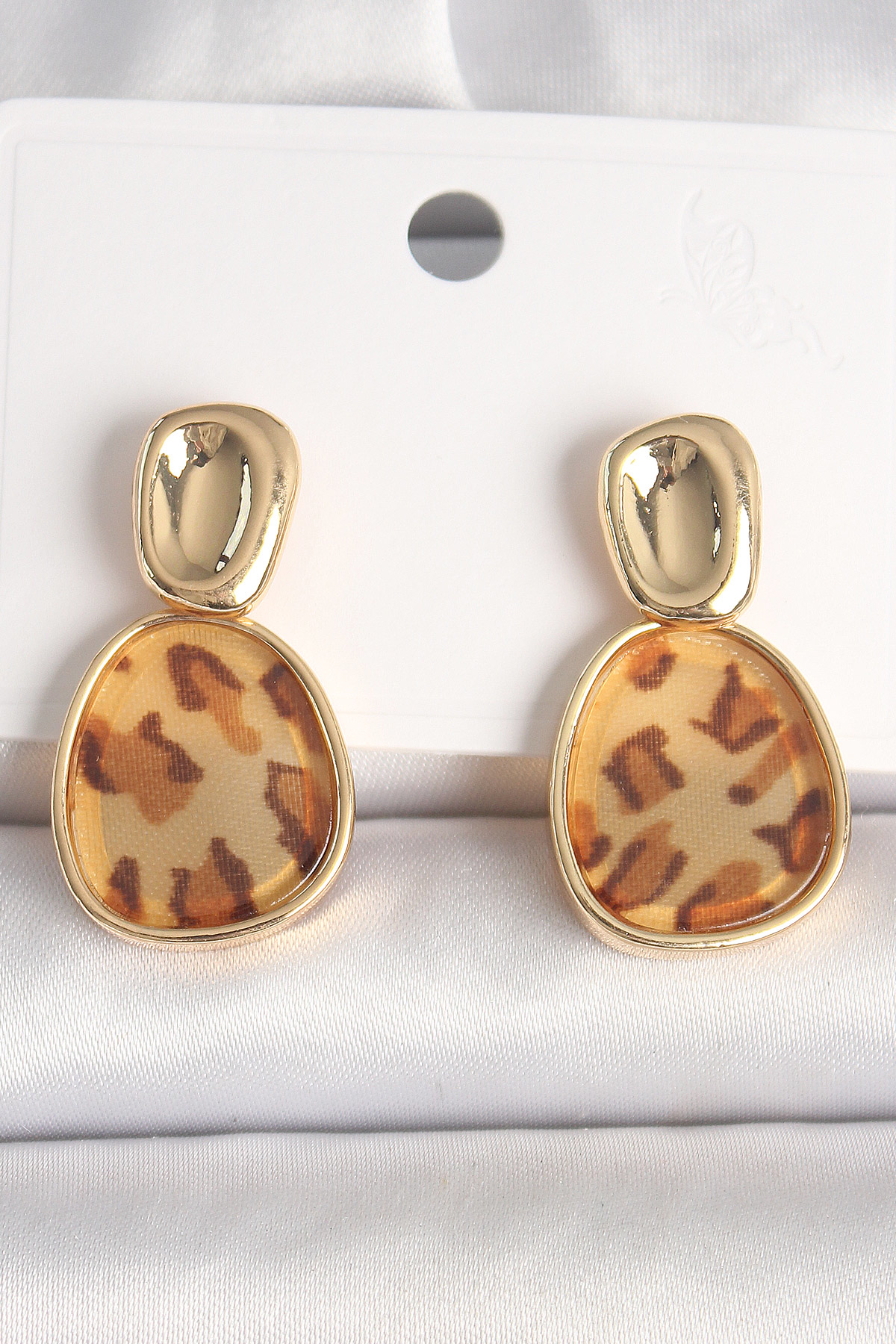 Pirinç Gold Renk Sallantı Leopar Desen Kare Model Kadın Küpe