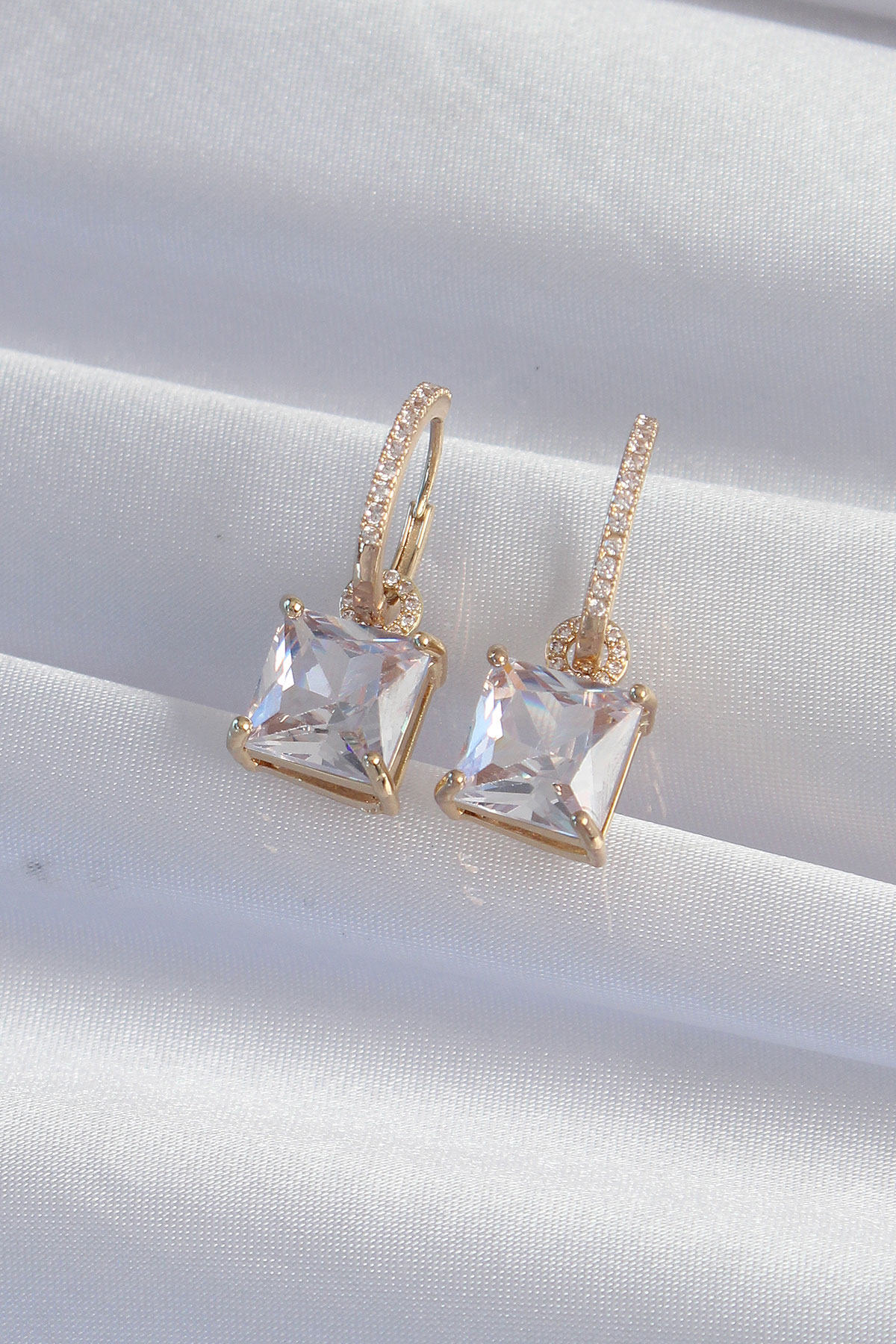 Pirinç Gold Renk Kare Zirkon Taşlı Halka Küpe - TJ-BKP9295