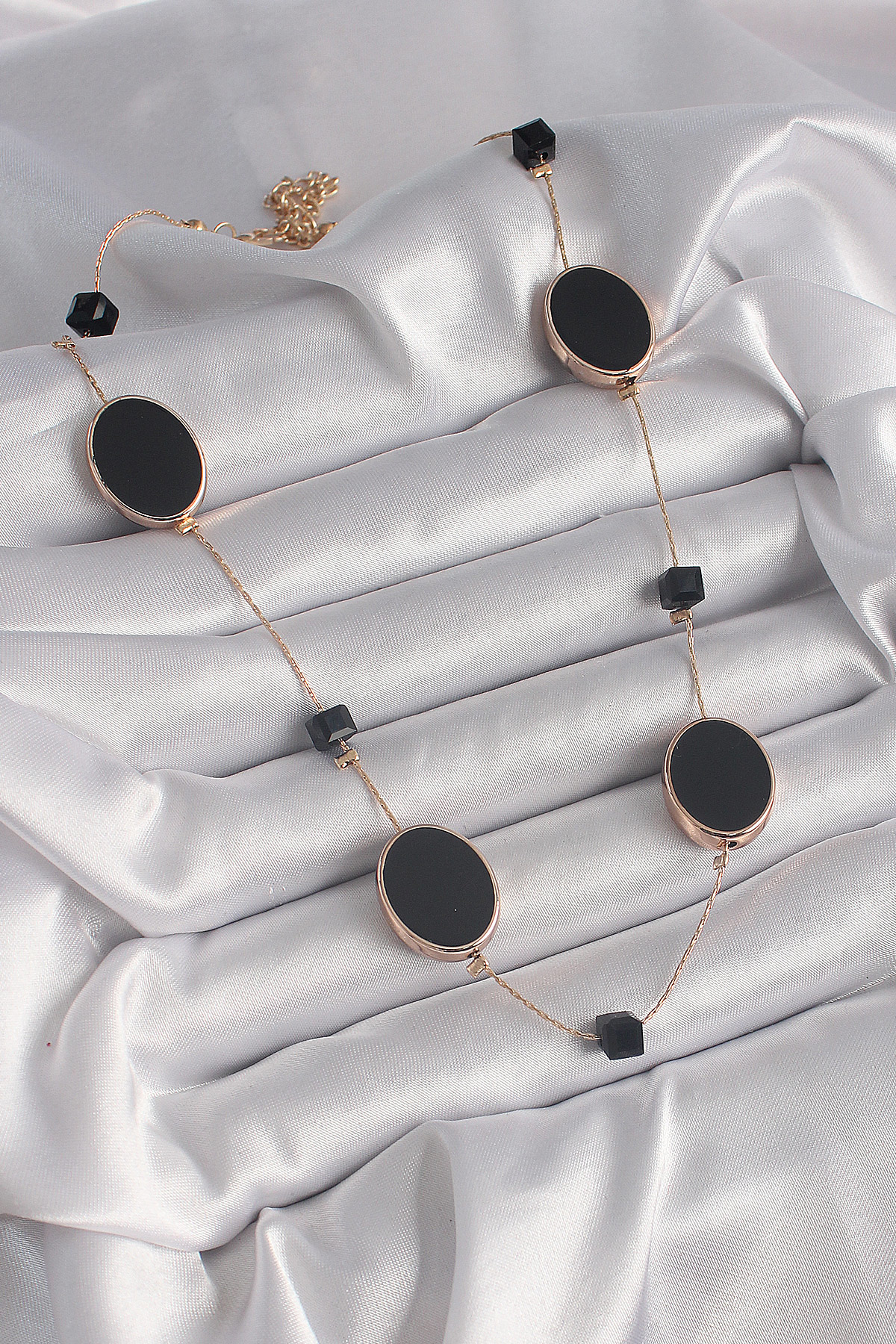 Pirinç Gold Renk Siyah Renk Oval Siyah Küp Detay Kadın Kolye SL96