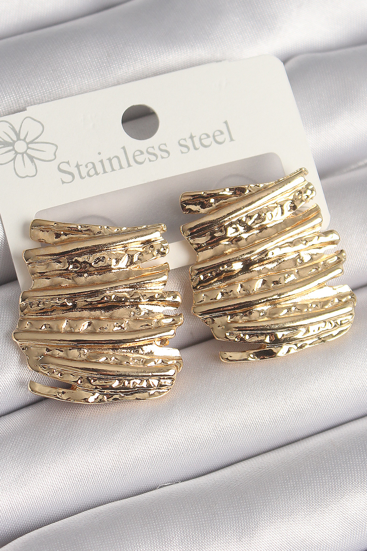 Stillove Pirinç Gold Renk İşlemeli Kare Plaka Model Kadın Küpe Sl10521