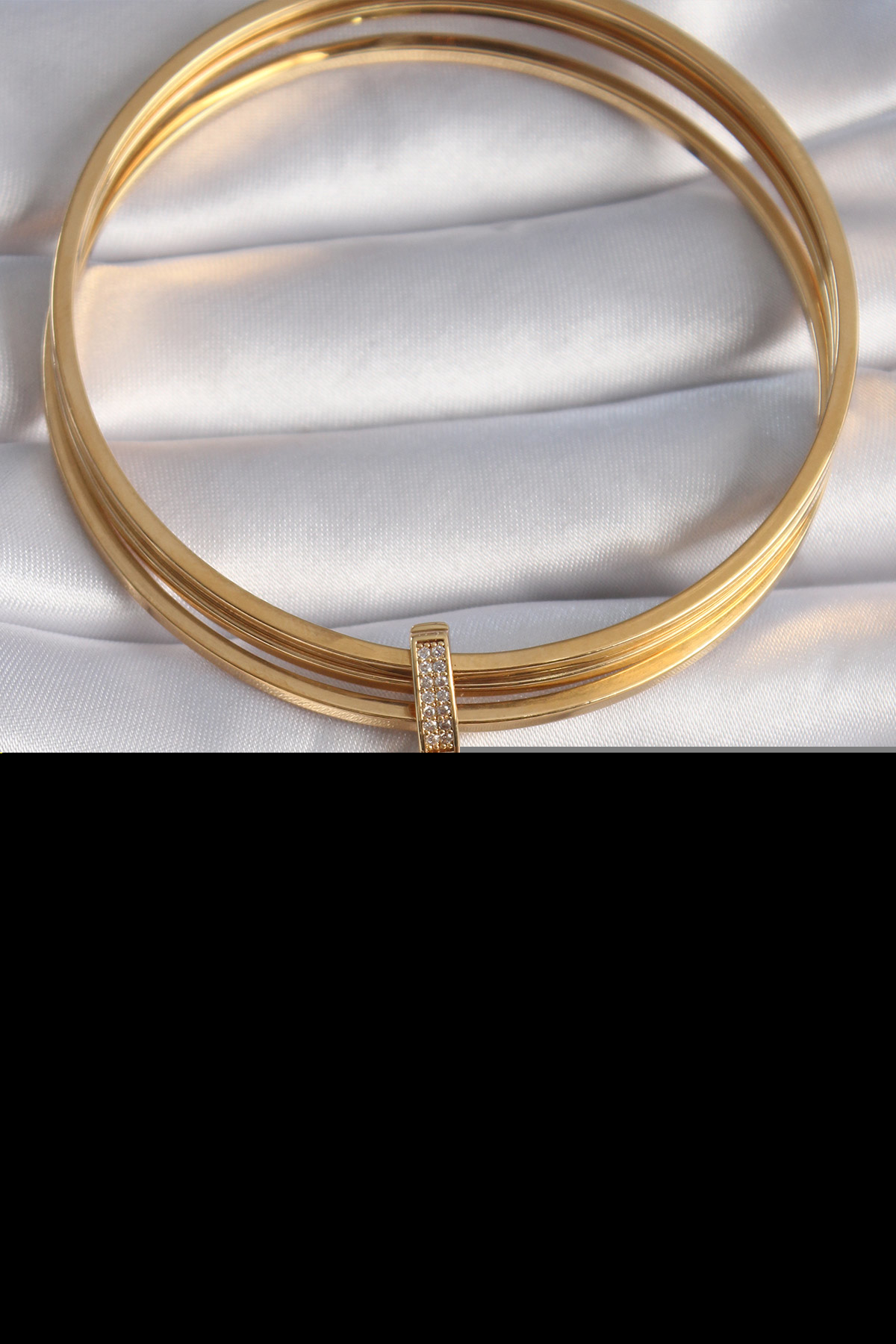 Pirinç Gold Renk Zirkon Taşlı Çapa Model Ajda Charm