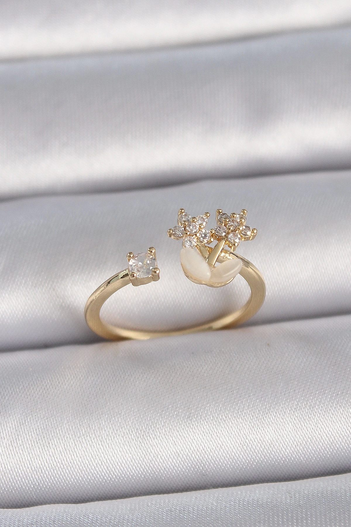 Butik Pirinç Gold Renk Ayarlanabilir Zirkon Taşlı Yıldız Model Kadın Yü