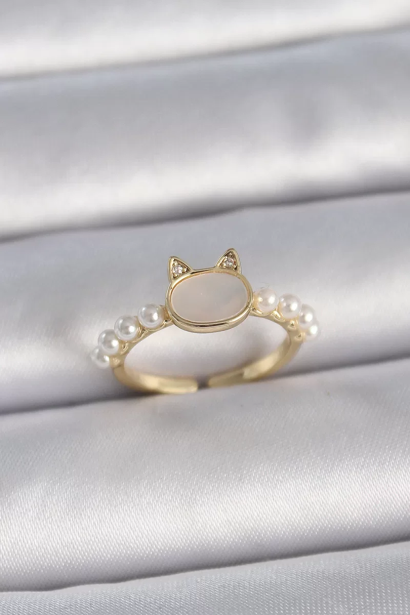 Pirinç Gold Renk Ayarlanabilir Beyaz Mineli Kedi Model İnci Detay Kadın Yüzük - Lisinya