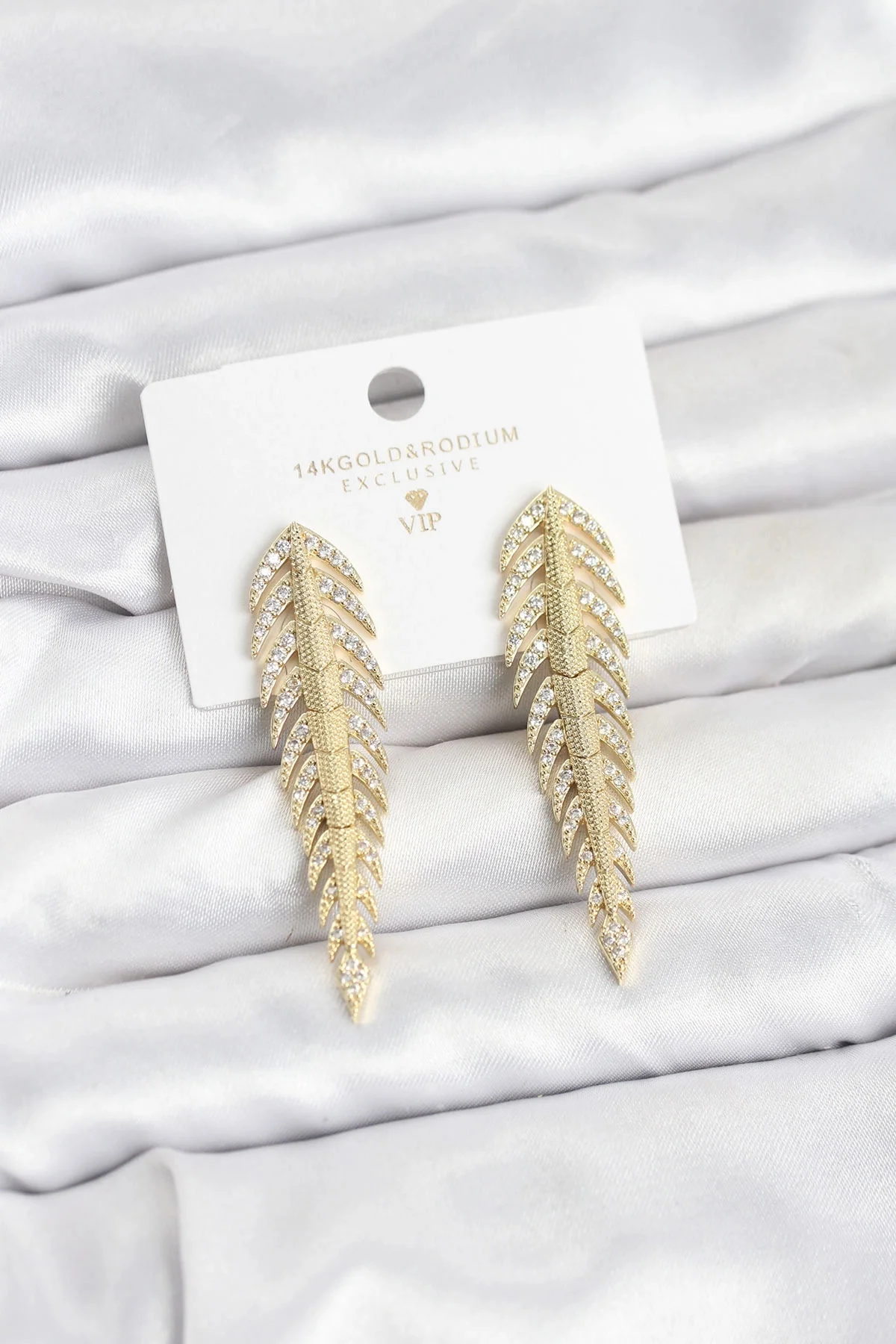 Pirinç Gold Renk Balık Sırtı Model Zirkon Taşlı Kadın Küpe Pirinç Gold Renk Balık Sırtı Model Zirkon Taşlı Kadın Küpe