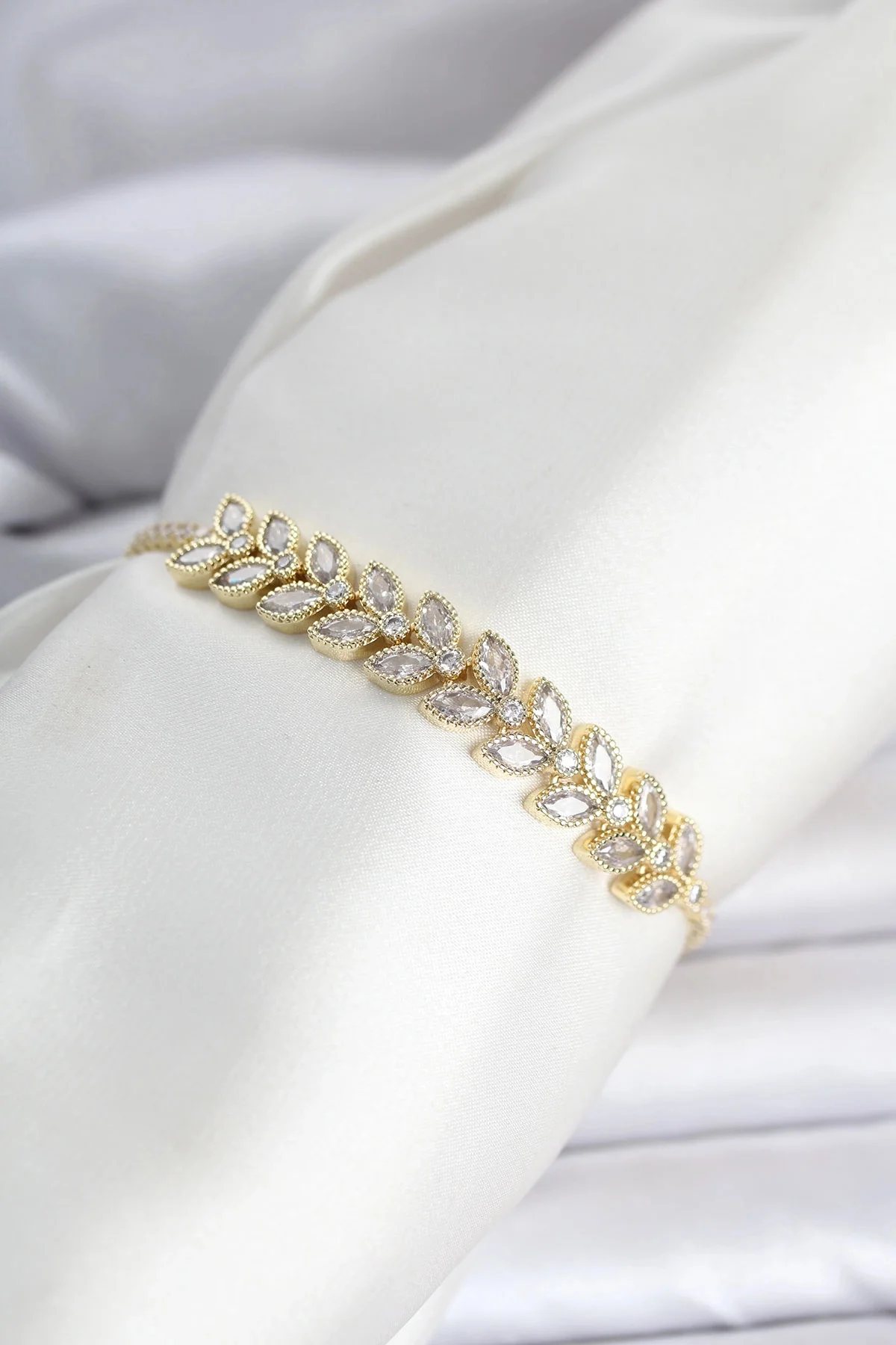 Pirinç Gold Renk Başak Model Su Yolu Kadın Bileklik