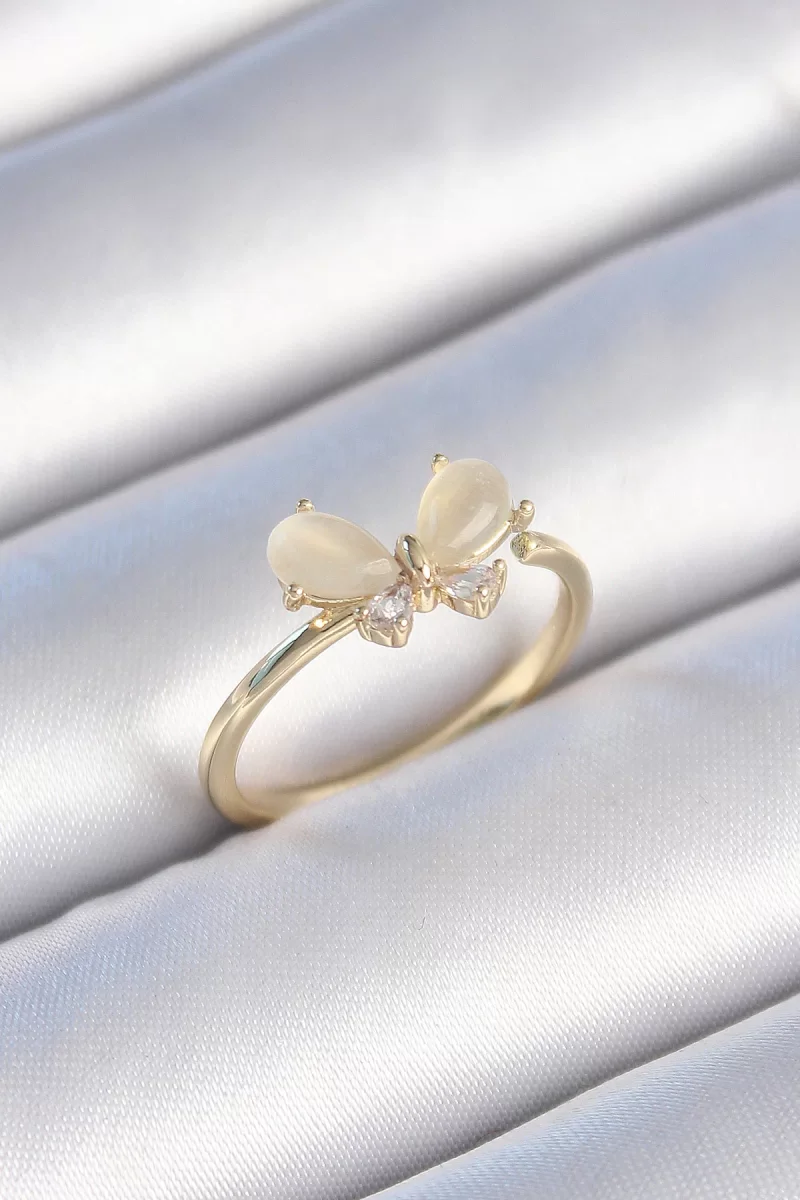 Pirinç Gold Renk Beyaz Mineli Zirkon Taşlı Kelebek Model Kadın Yü