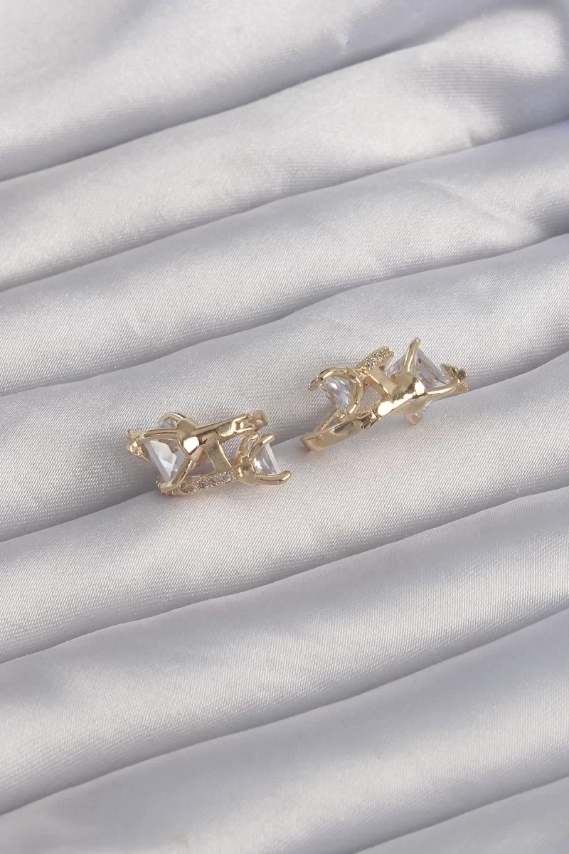 Pirinç Gold Renk İri Zirkon Taşlı Kıvrımlı Minimal Kelebekli Halka Küpe - Lisinya
