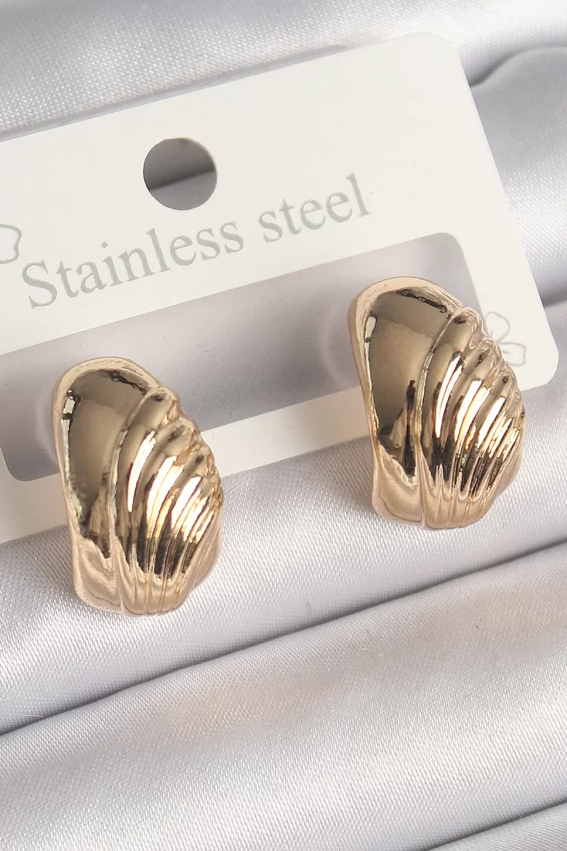 Pirinç Gold Renk İşleme Detaylı Yarım Halka Model Kadın Küpe - Lisinya