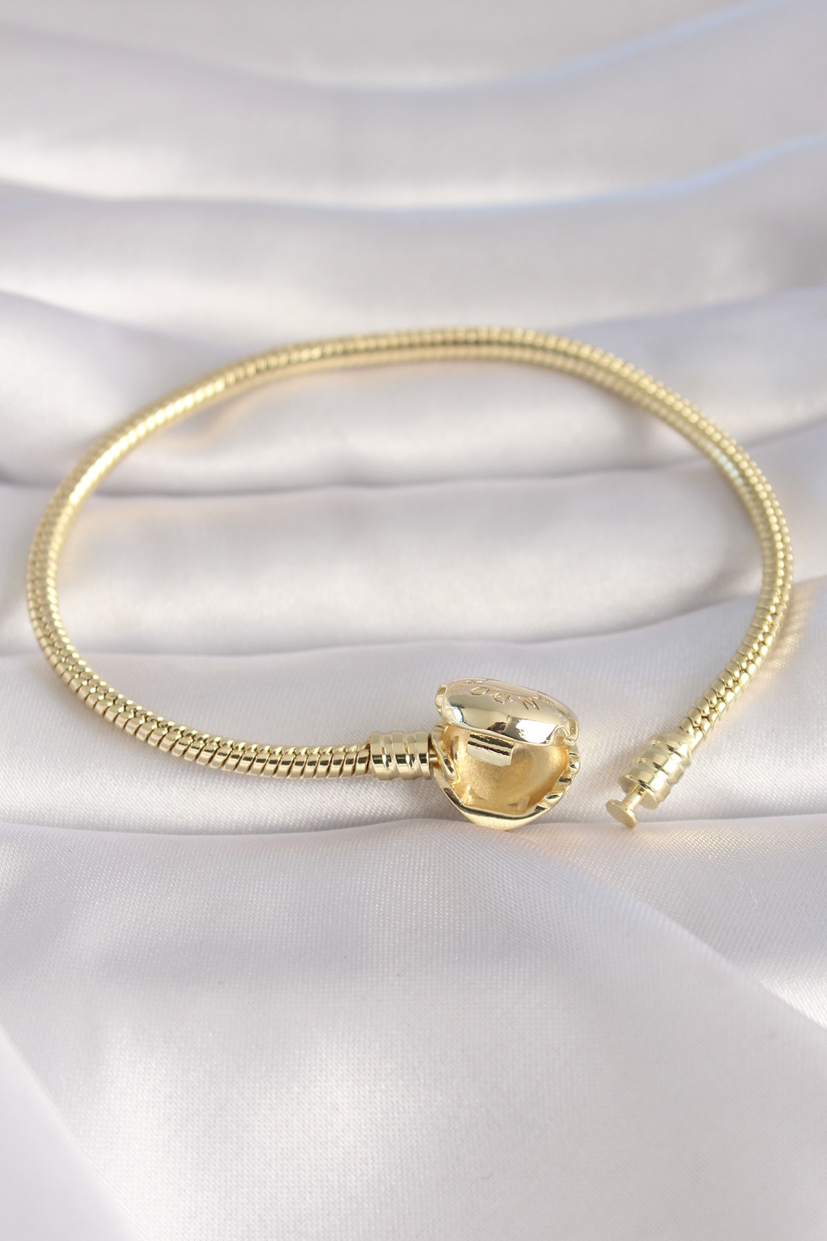 Pirinç Gold Renk Kalp Model İşleme Detay Charm Model Kadın Bilekl