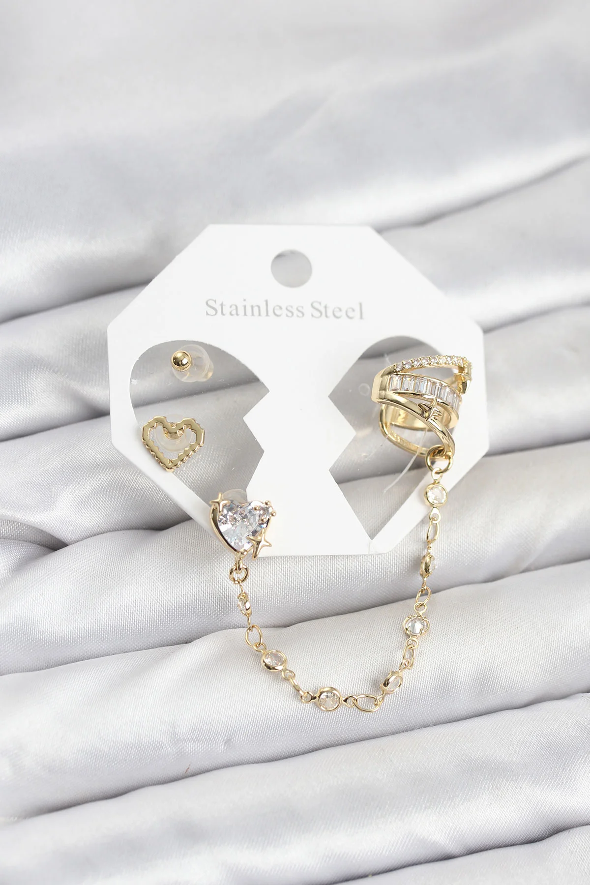 Pirinç Gold Renk Kalp Model Zincir Bağlantılı Ear Cuff Küpe Seti - TJ-BKP11541 Pirinç Gold Renk Kalp Model Zincir Bağlantılı Ear Cuff Küpe Seti - TJ-BKP11541