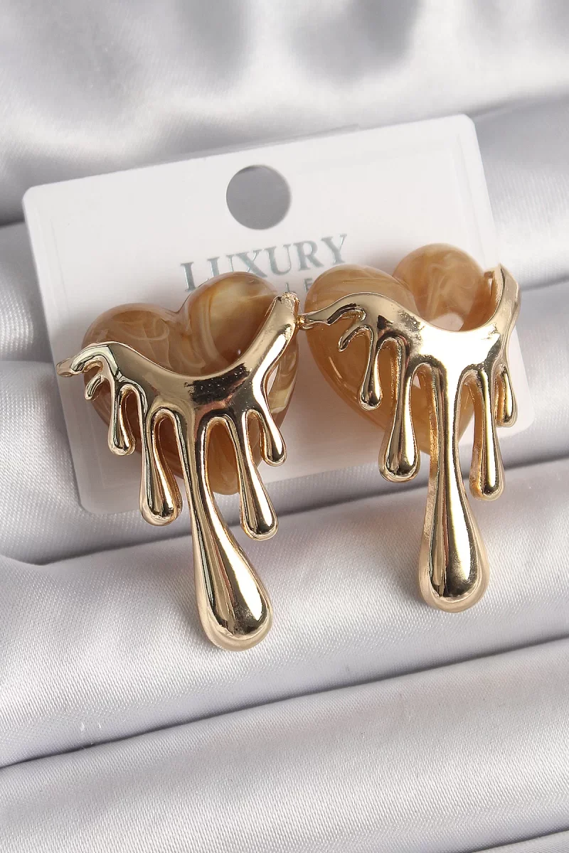 Pirinç Gold Renk Krem Sedefli Akan Kalp Model Kadın Küpe - Lisinya