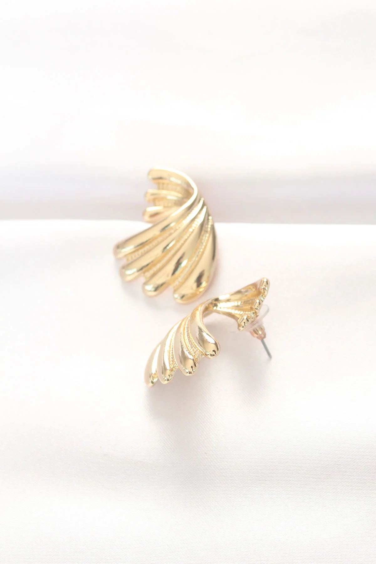 Pirinç Gold Renk Küpe 5886 - Günlük Kullanım İçin Şık ve Dayanıklı