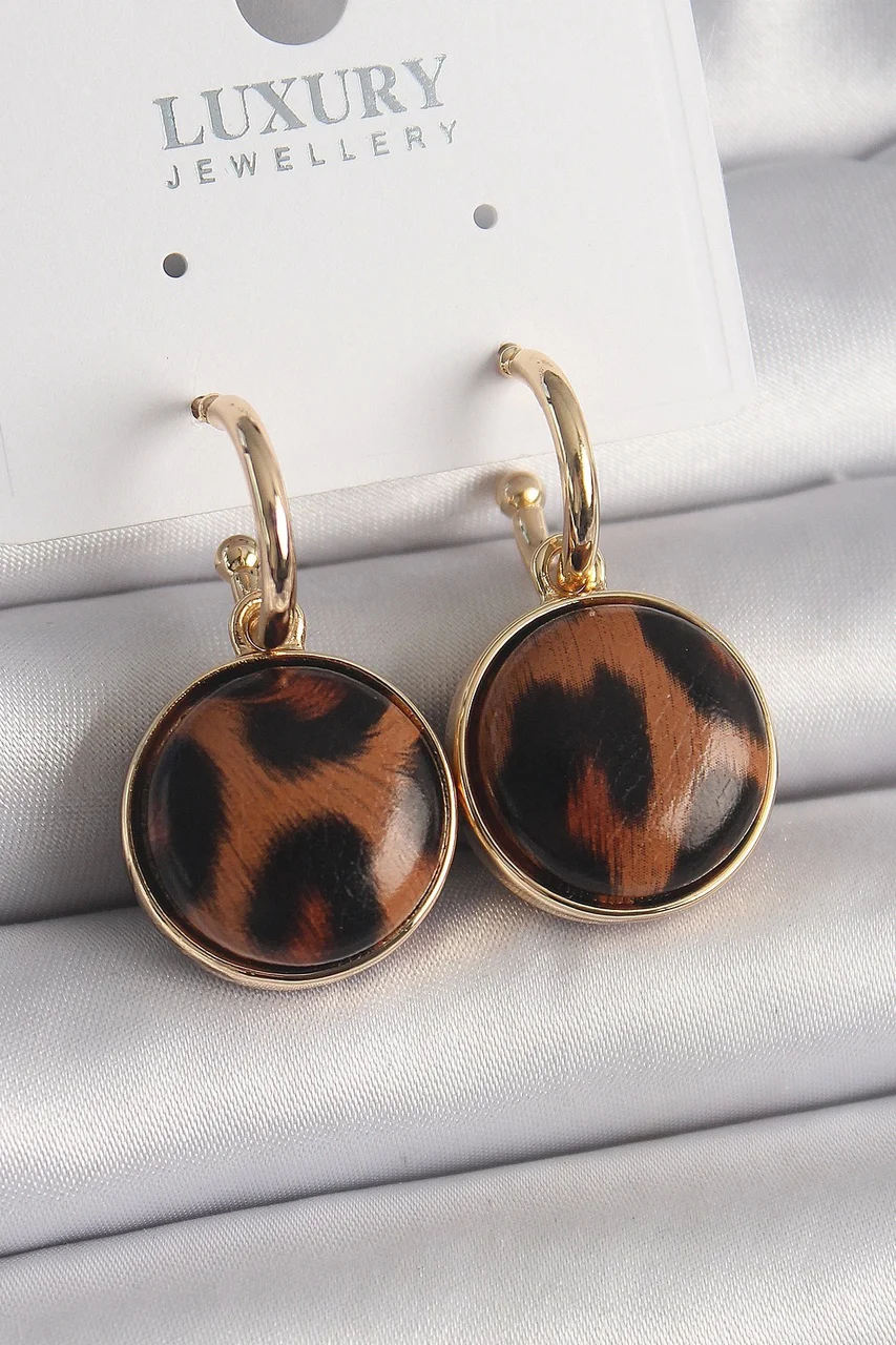 Pirinç Gold Renk Leopar Desenli Daire Model Kadın Küpe Çok Renkli