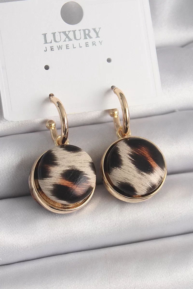 Pirinç Gold Renk Leopar Desenli Daire Model Kadın Küpe - Lisinya