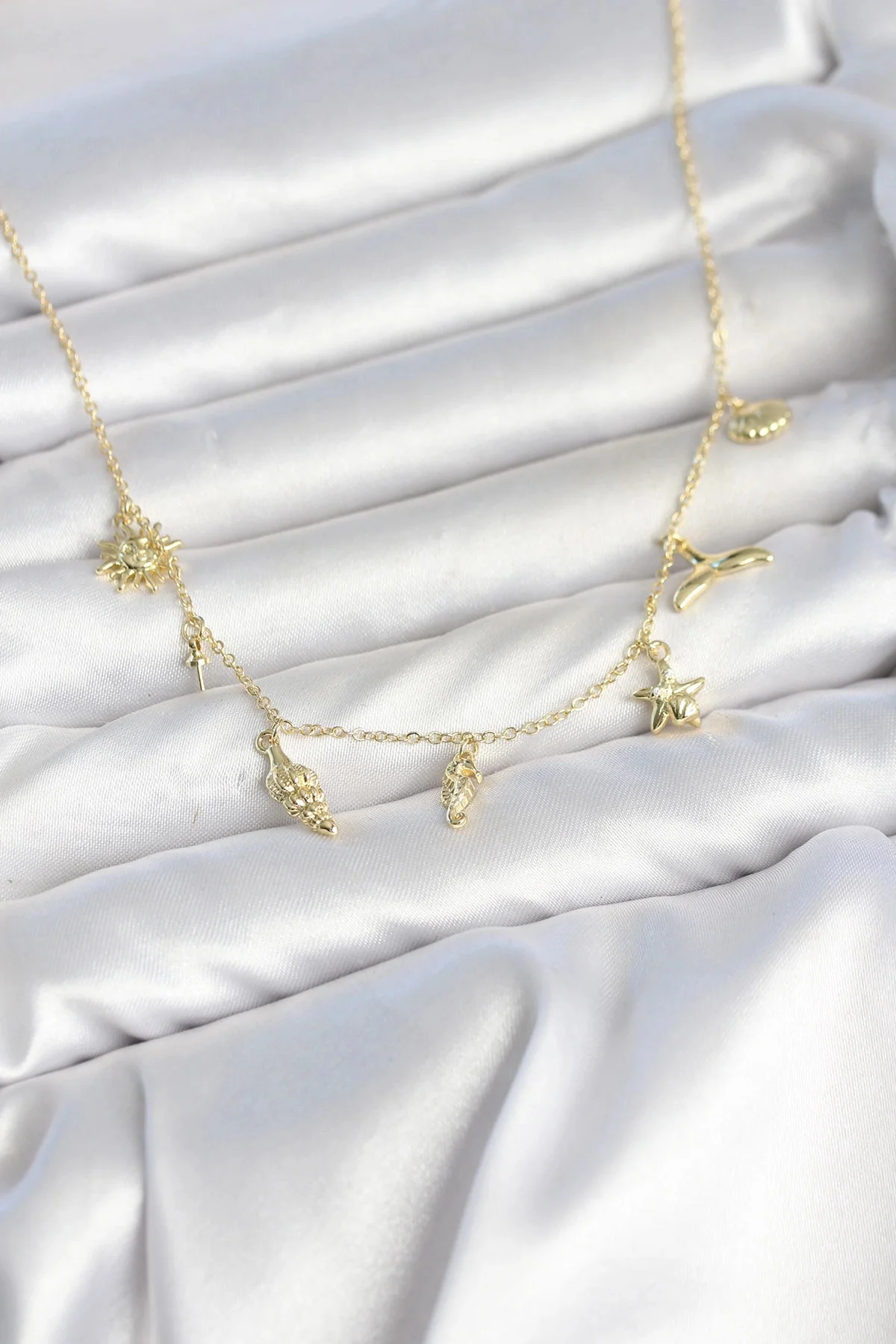 Pirinç Gold Renk Minimal Deniz Konsept Kadın Kolye