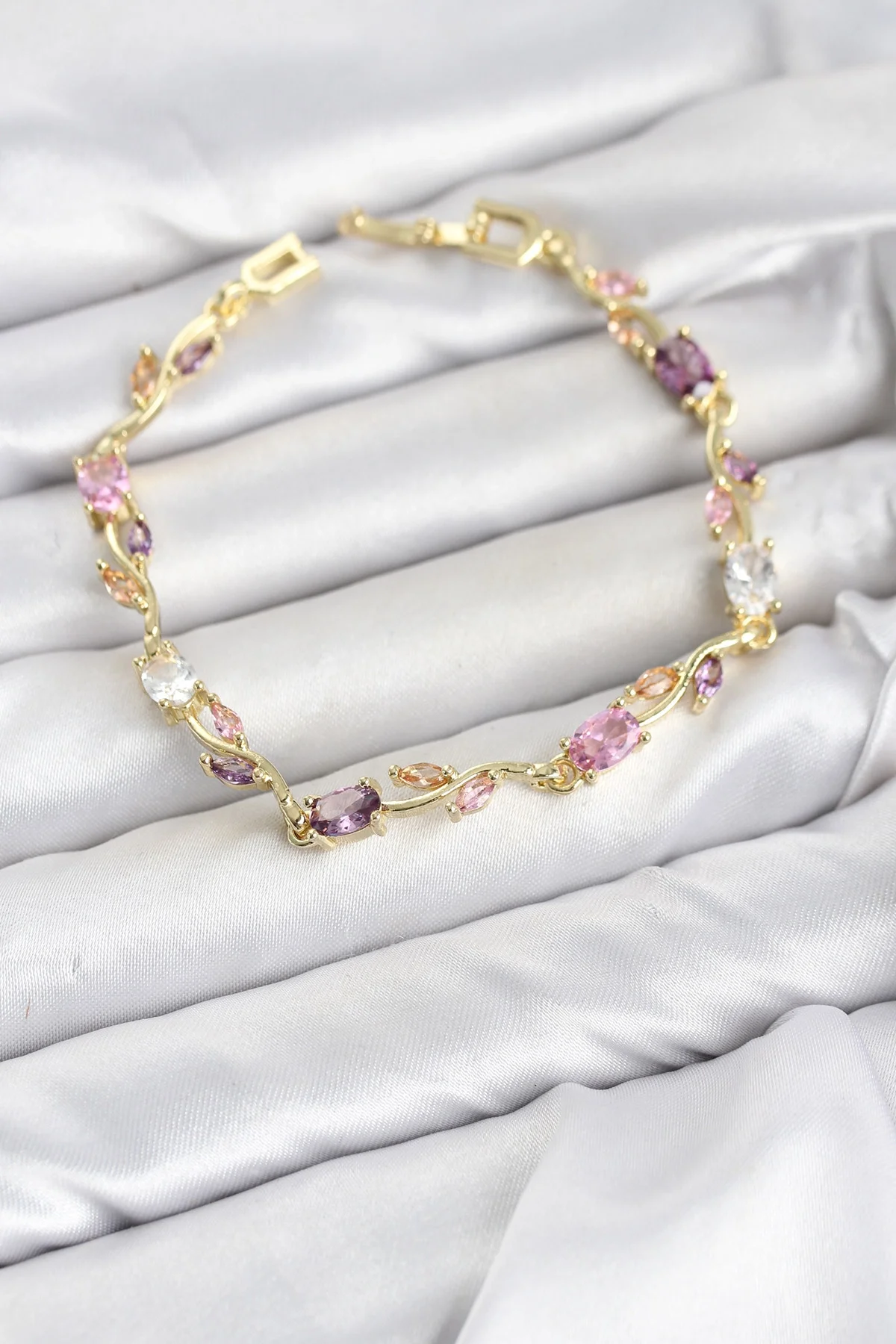 Pirinç Gold Renk Pembe ve Mor Zirkon Taşlı Çiçek Model Kadın Bileklik