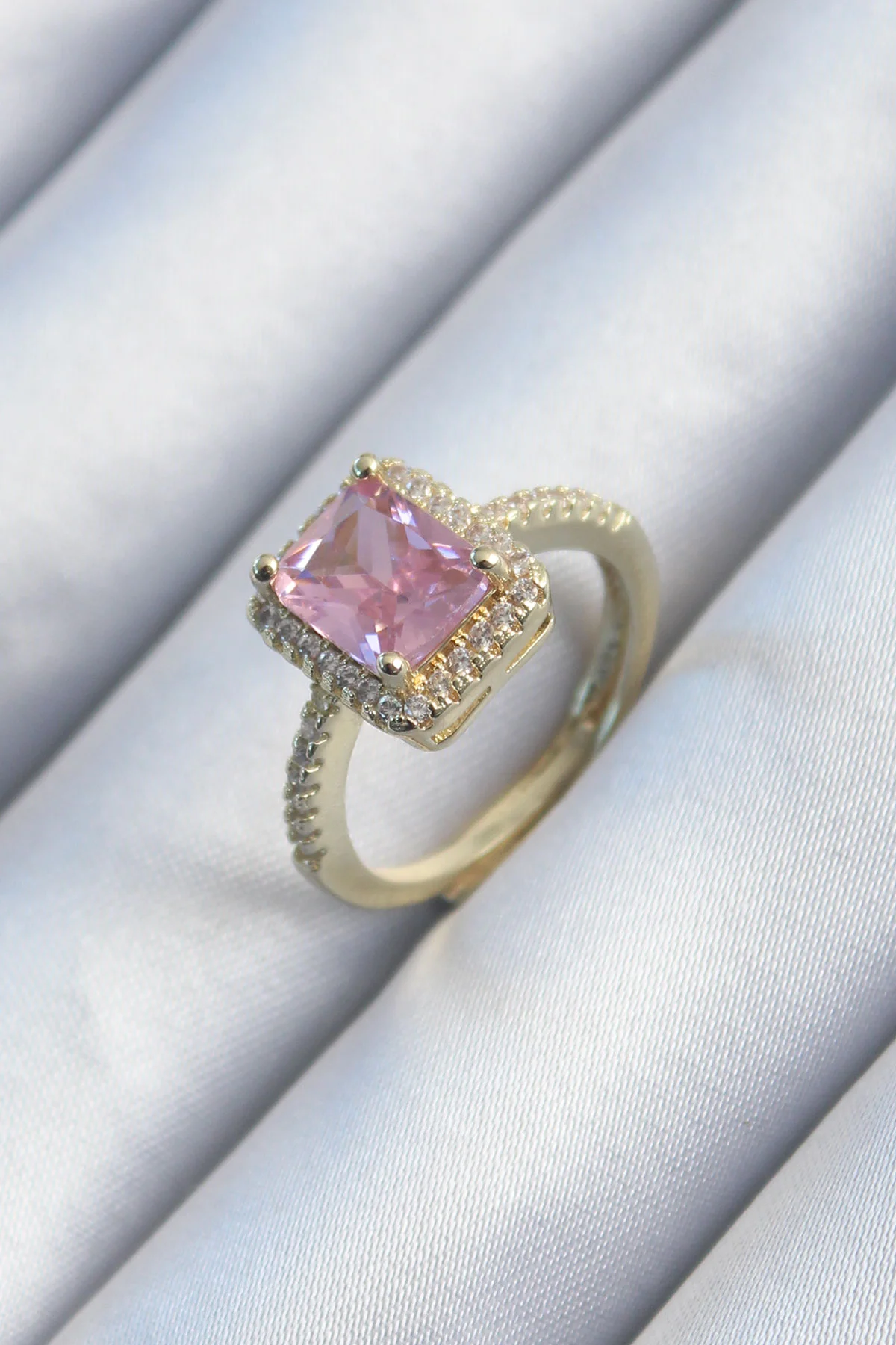 Pirinç Gold Renk Pembe Zirkon Taşlı Kadın Yüzük -1492