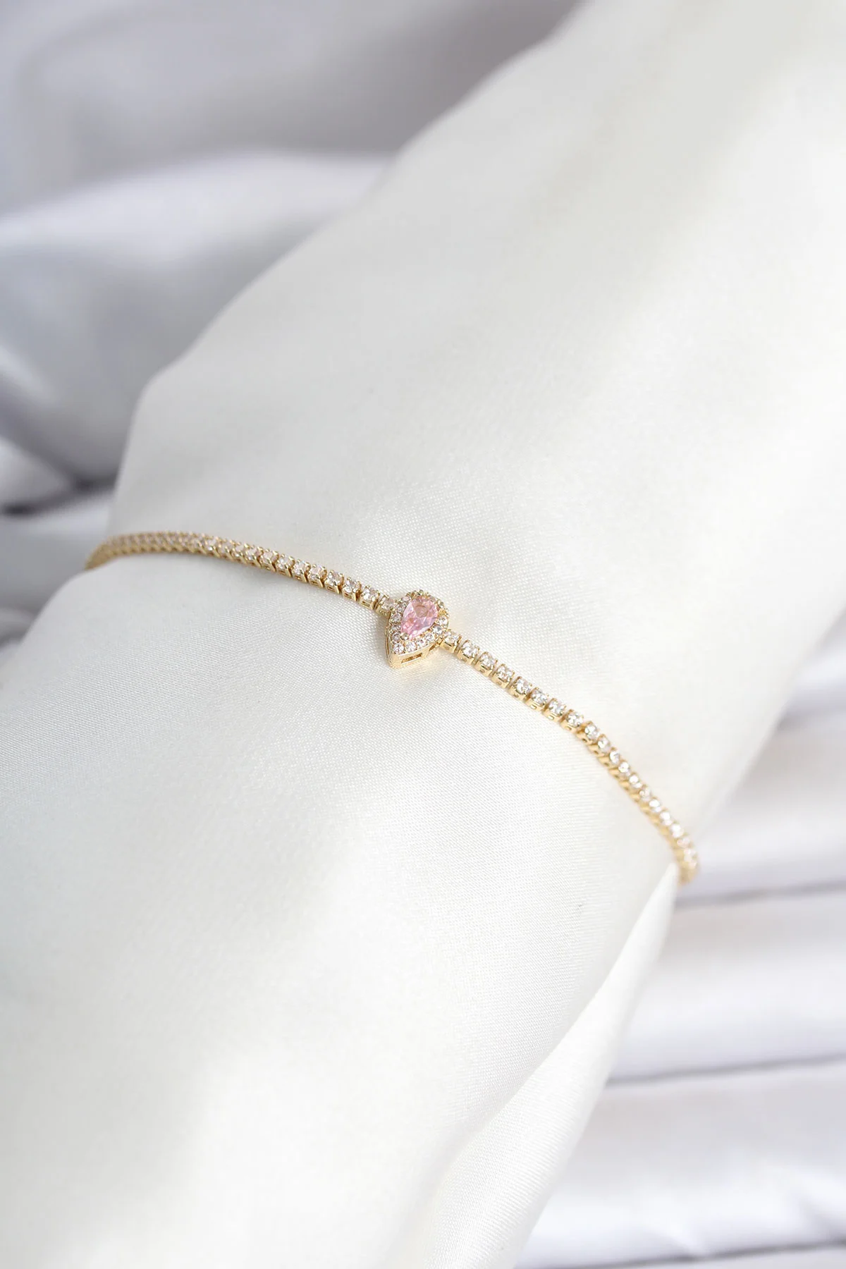 Pirinç Gold Renk Pembe Damla Model Su Yolu Kadın Bileklik