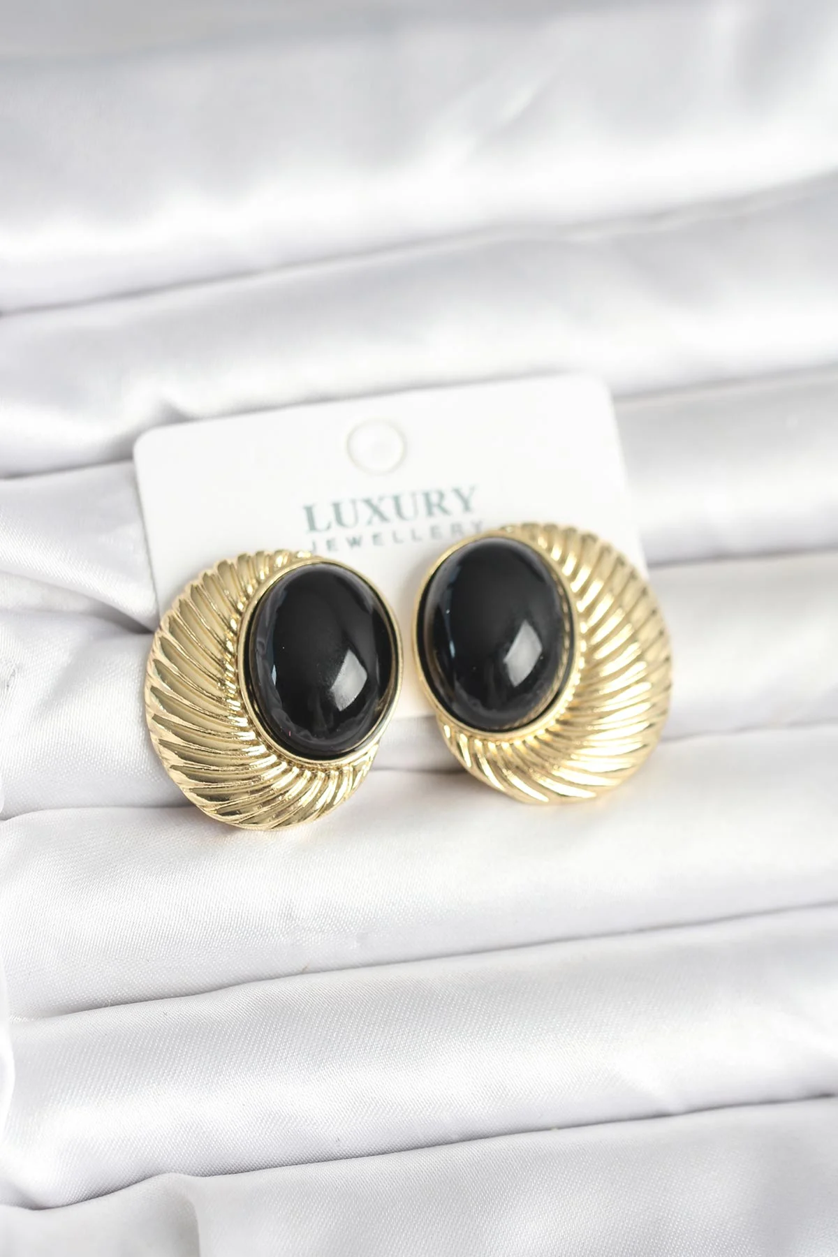 Pirinç Gold Renk Siyah Boncuklu Oval Vintage Kadın Küpe -1492