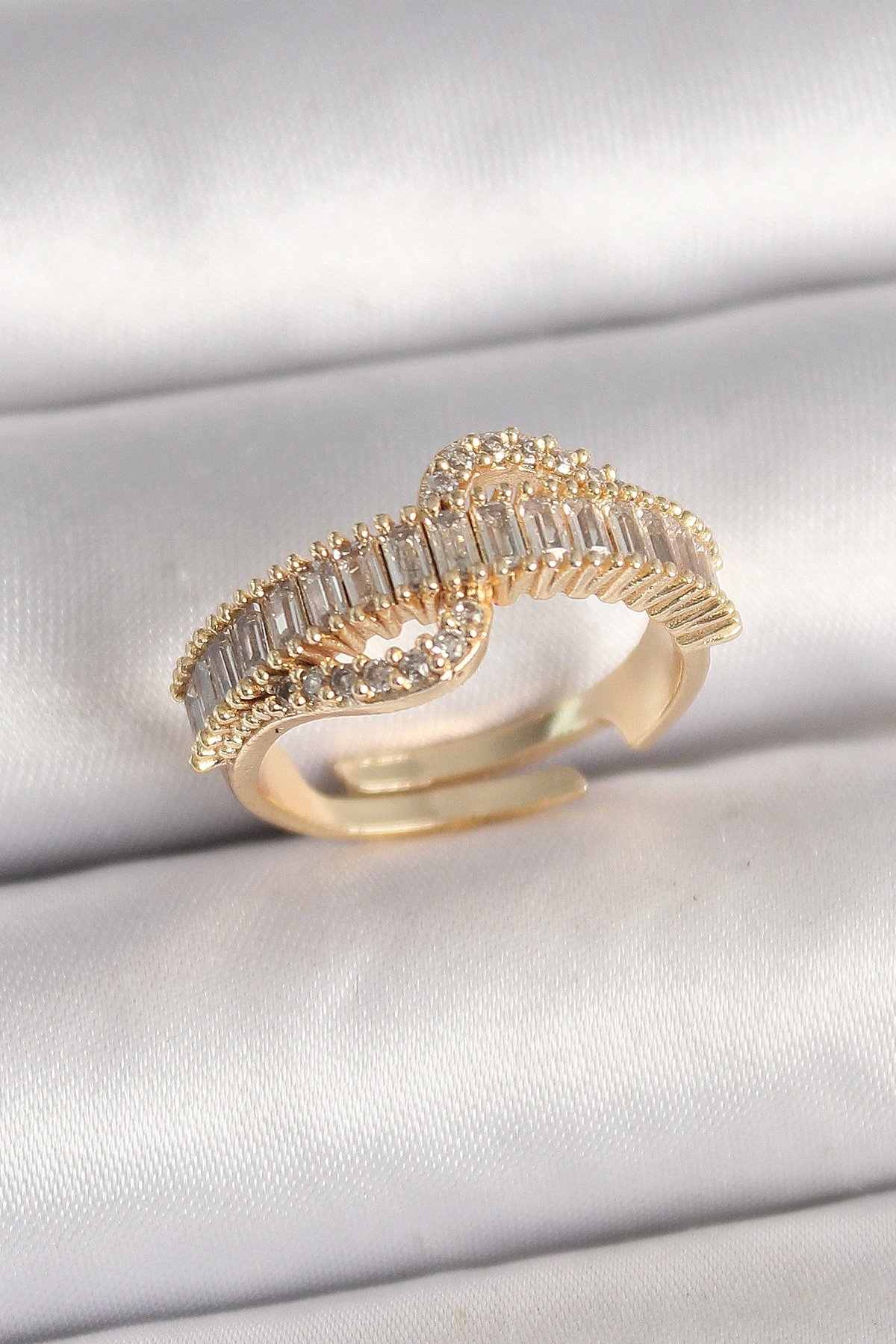 Butik Pirinç Gold Renk Su Yolu Zirkon Taşlı Ayarlanabilir Model Kadın Y