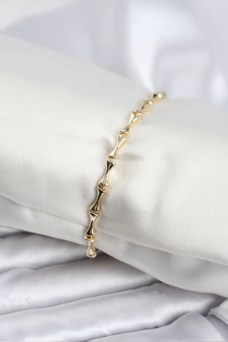 Pirinç Gold Renk Tırtıklı Yaprak Model Sallantılı Küpe - Lisinya