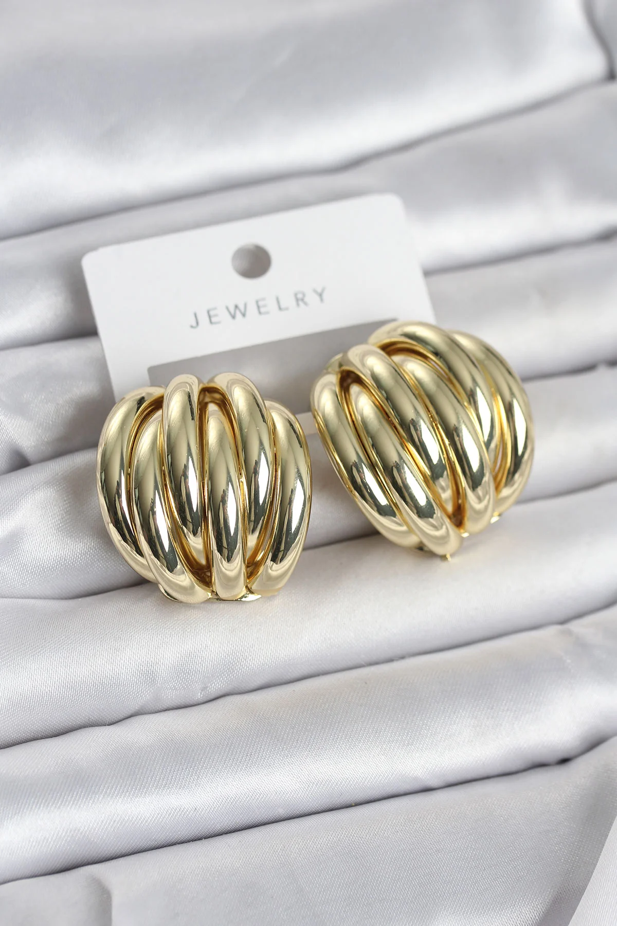 Pirinç Gold Renk Vintage Kadın Küpe 5886 - Lüks ve Kalıcı Tasarım