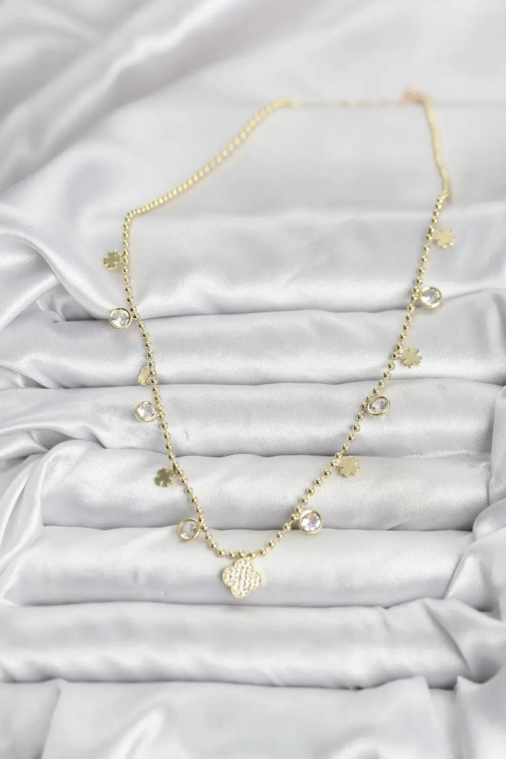 Pirinç Gold Renk Yonca Model Kadın Kolye