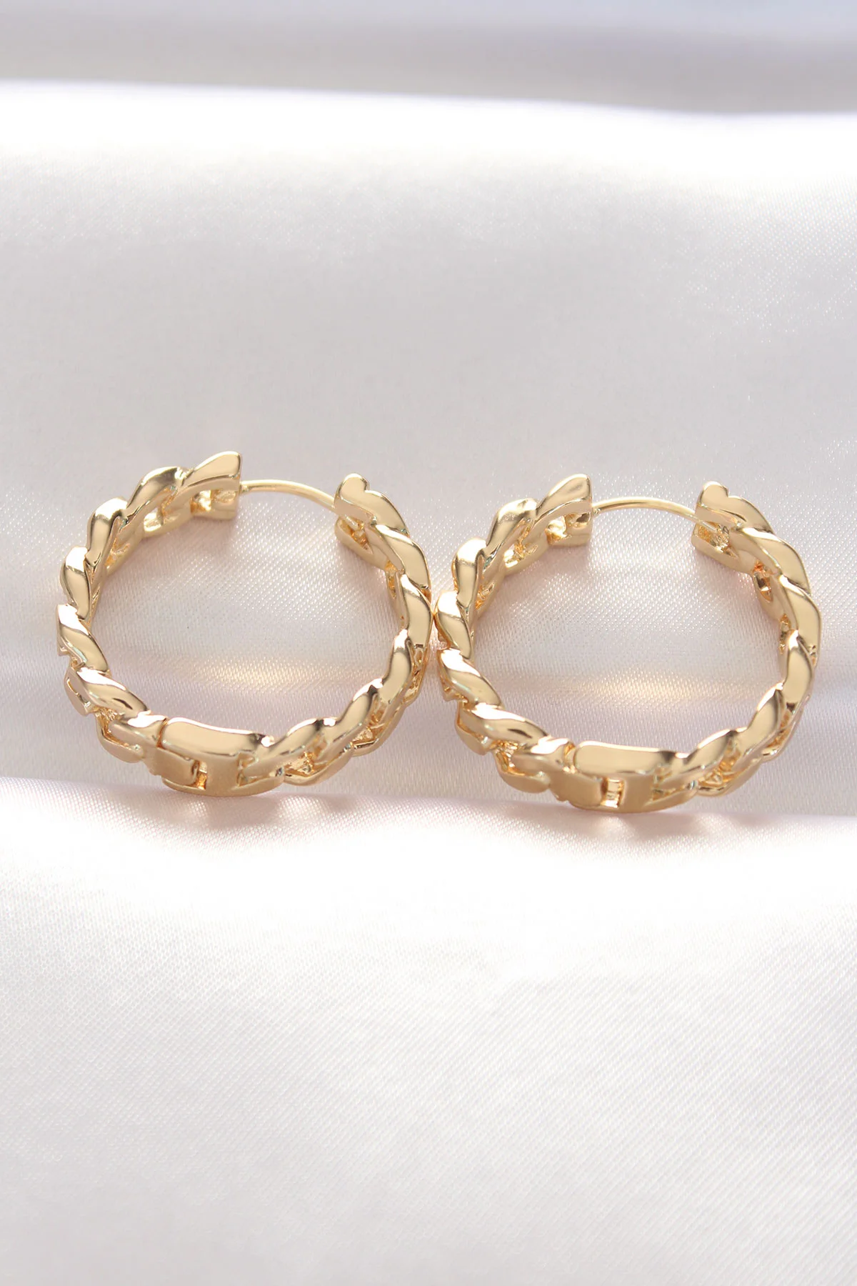 Pirinç Gold Renk Zincir Model Halka Küpe 5886