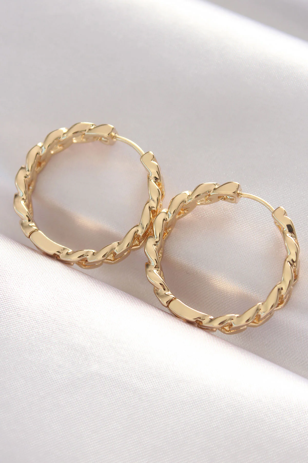 Pirinç Gold Renk Zincir Model Halka Küpe 5886