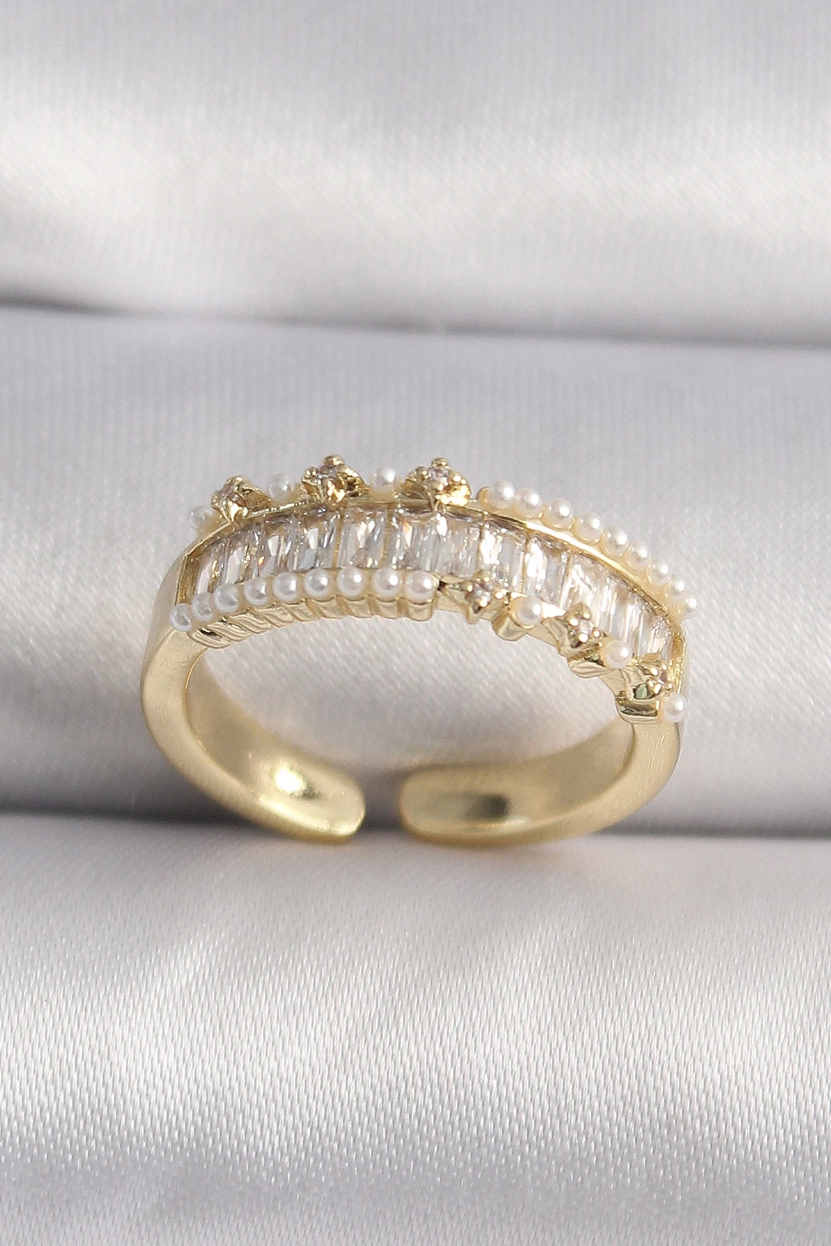 Butik Pirinç Gold Renk Zirkon Taşlı İnci Detay Vip Seri Kadın Yüzük
