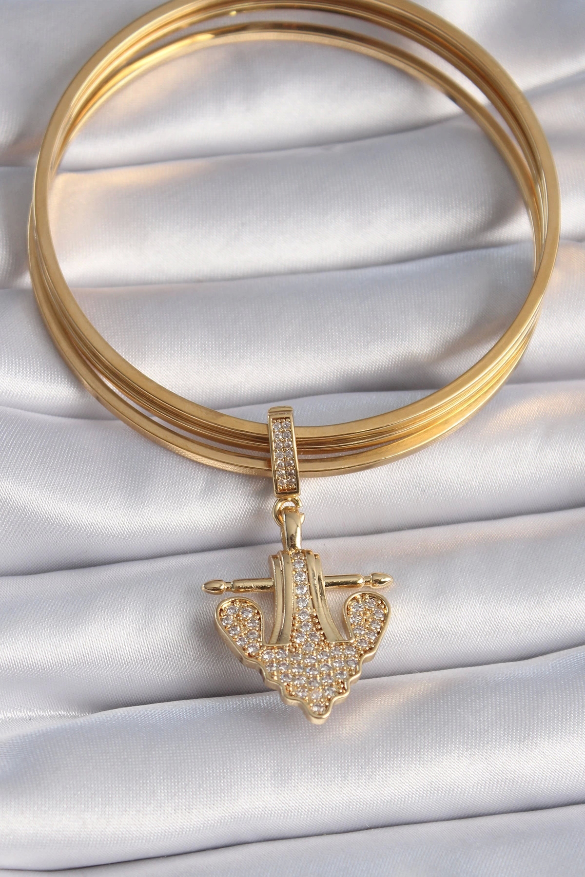 Butik Pirinç Gold Renk Zirkon Taşlı Çapa Model Ajda Charm