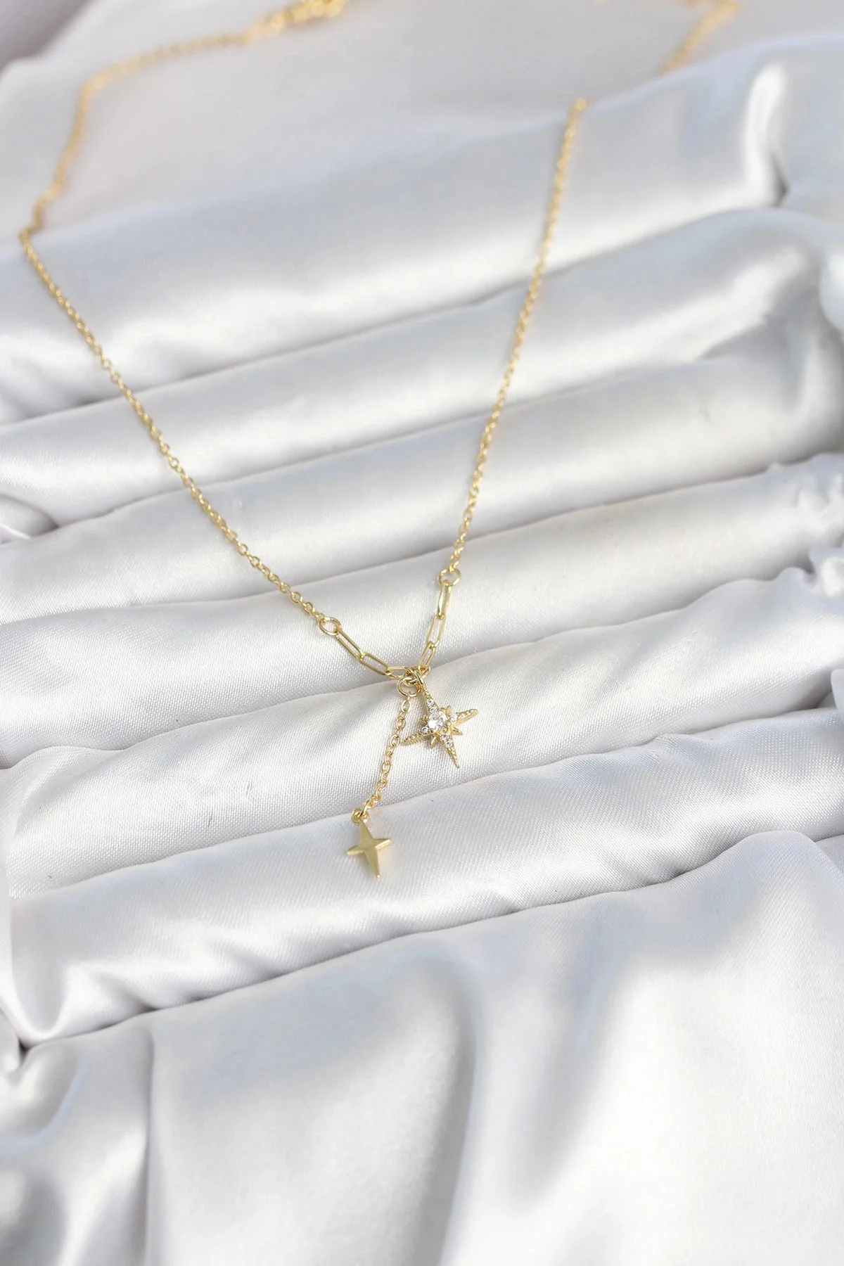 Pirinç Gold Renk Zirkon Taşlı Minimal Sallantılı Kutup Yıldızı Mo