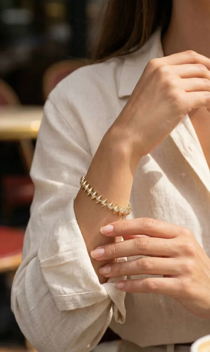 Pirinç Gold Renk Zirkon Taşlı Baklava Model Kadın Bileklik - Lisinya